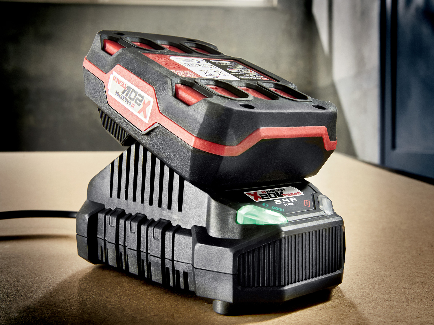 Batteria 2 Ah con caricabatterie Parkside, prezzo 19.99 € 
- Con indicatore dello ...