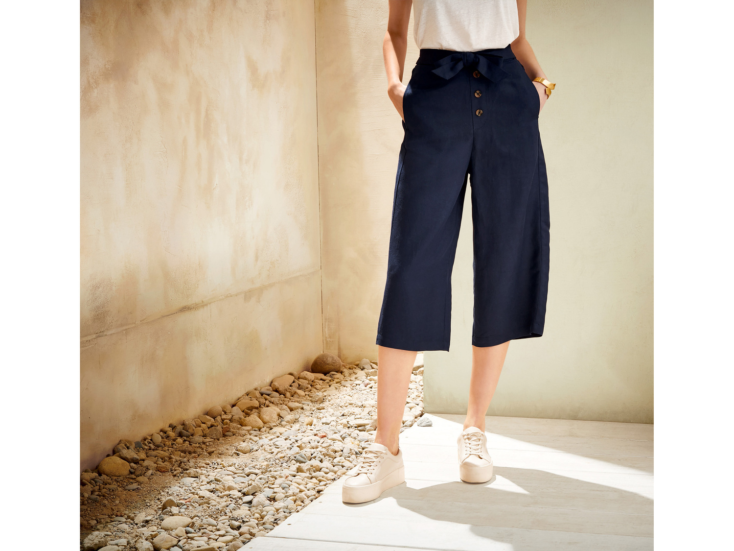 Pantaloni culotte in lino da donna Esmara, prezzo 8.99 €
Misure: 38-48
Taglie ...