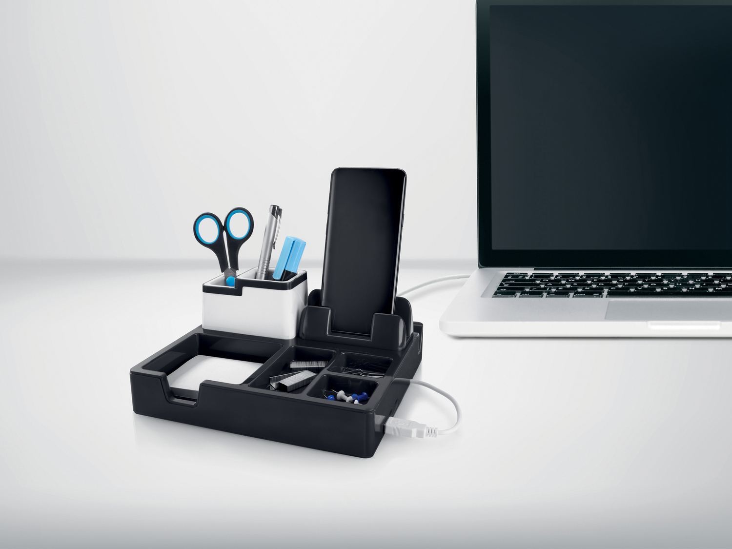 Organizer da scrivania con USB-Hub Silvercrest, prezzo 8.99 €
- 3 x USB Tipo ...