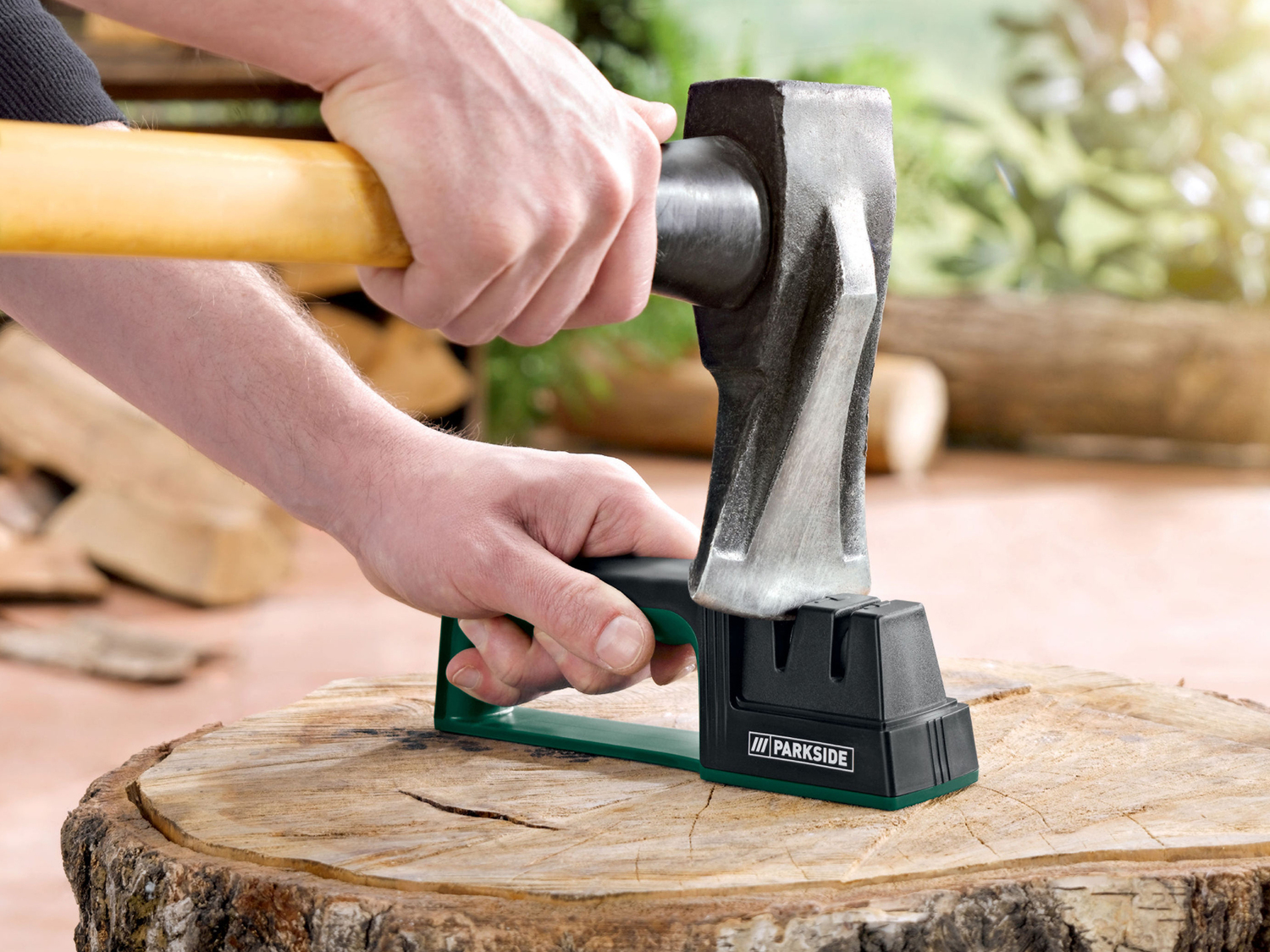 Affilatore per coltelli e asce Parkside, prezzo 6.99 €
- Mole abrasive ...