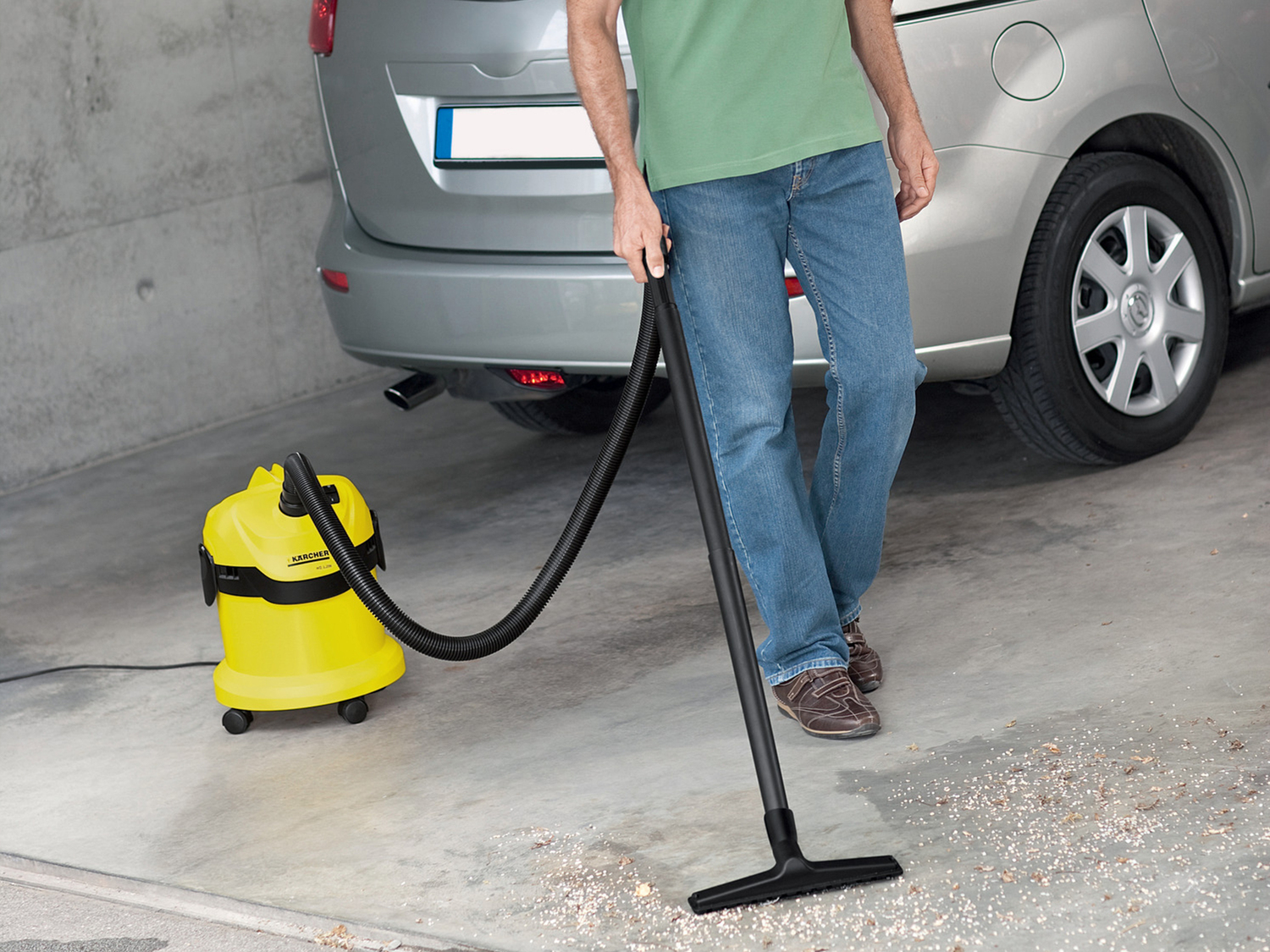 Aspirapolvere-liquidi Karcher WD 2 200, prezzo 55.00 € 
- Capacità: 12 L
- ...