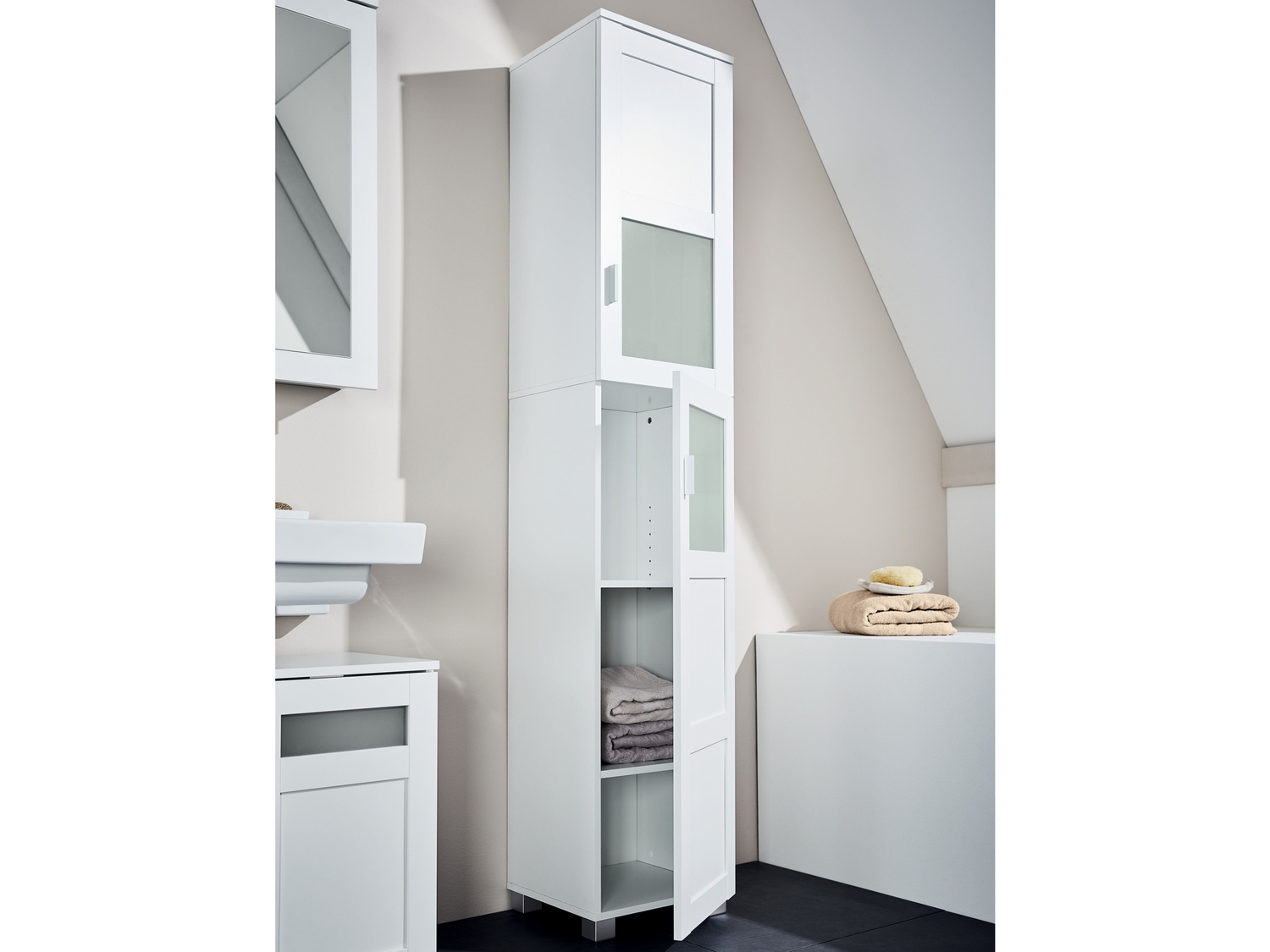Armadietto a colonna da bagno Livarno, prezzo 89.00 €
- 3 ripiani regolabili ...