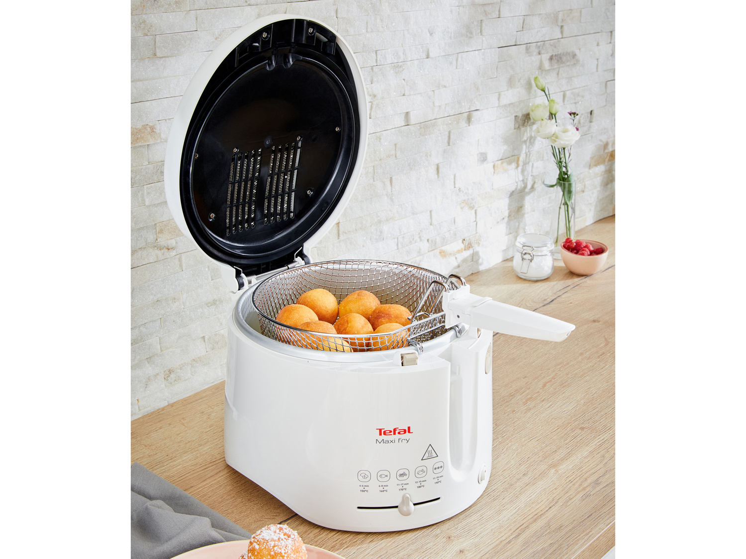 Friggitrice Tefal, prezzo 44.00 €
- A pareti fredde e con capacità ...