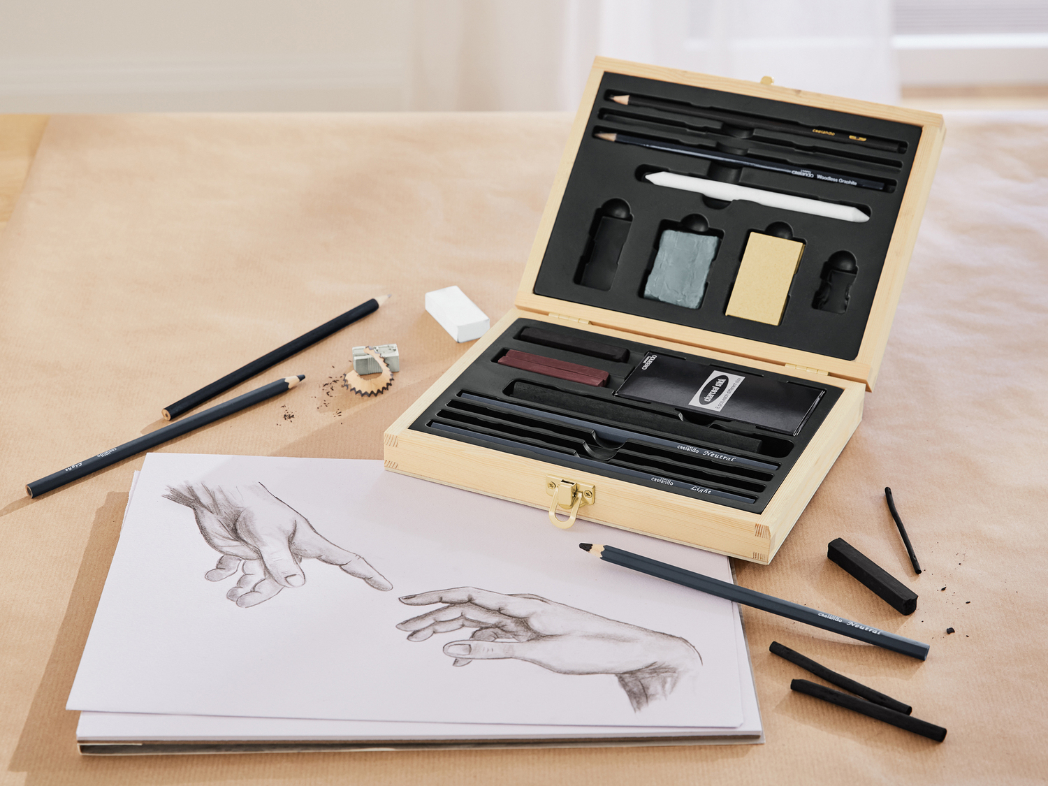 Set da disegno con carboncino Crelando, prezzo 6.99 €
26 pezzi
- Con scatola ...