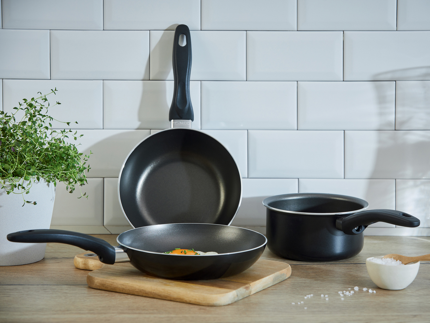 Padella, wok o casseruola Ernesto, prezzo 5.99 €
Ø 20 cm, Ø 18 cm o ...