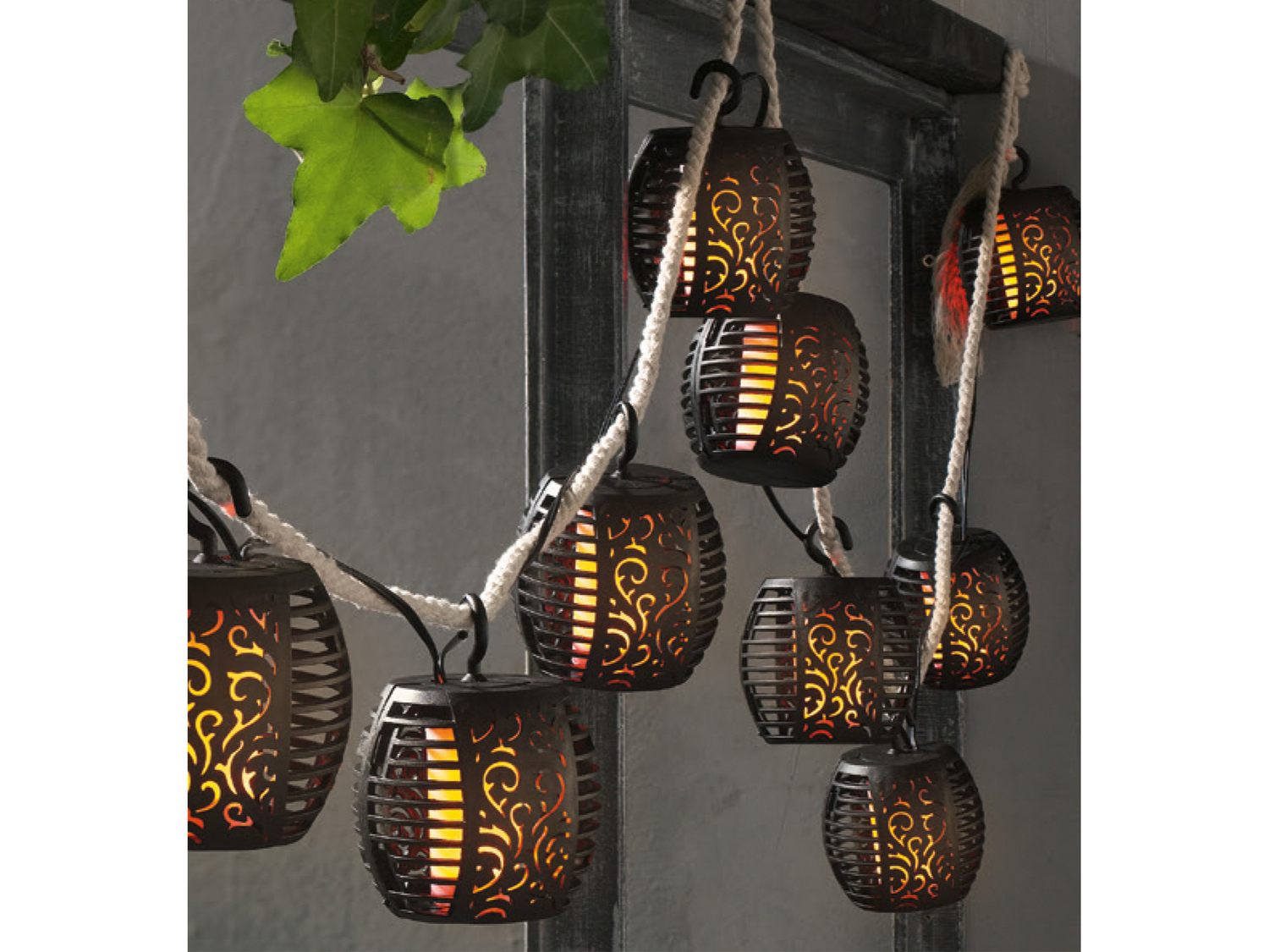 Catena luminosa ad energia solare Livarno, prezzo 14.99 €
- Si accende ...