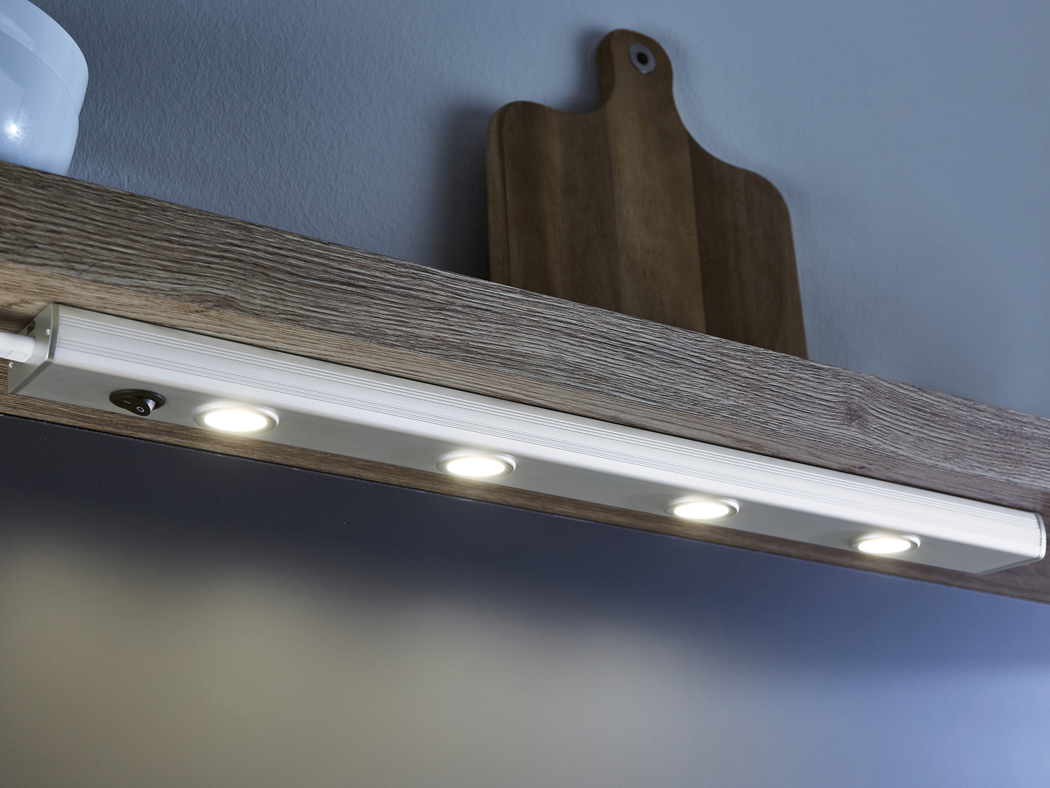 Lampada LED sottopensile Livarno, prezzo 9.99 €
- Luce bianca neutra
- ...