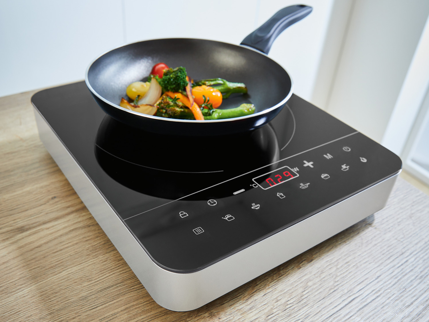 Piastra ad induzione Silvercrest Kitchen Tools, prezzo 39.99 €
- 10 livelli ...