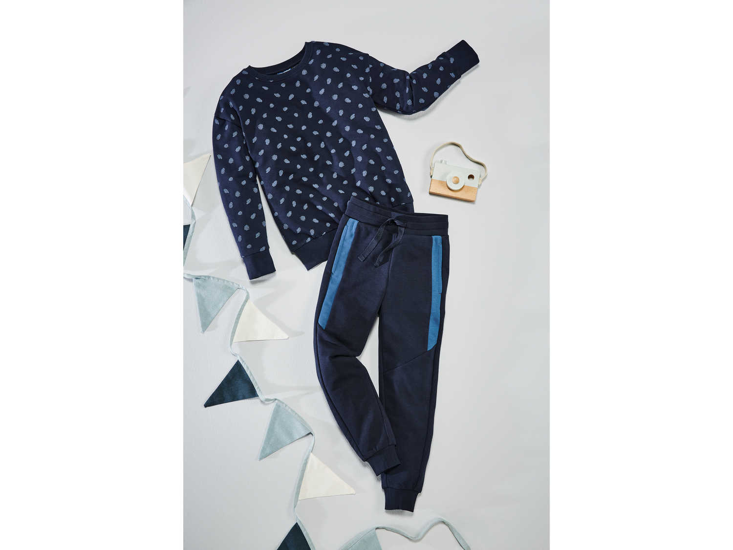 Felpa da bambino Pepperts_nero, prezzo 8.99 €
Misure: 6-14 anni
Taglie ...
