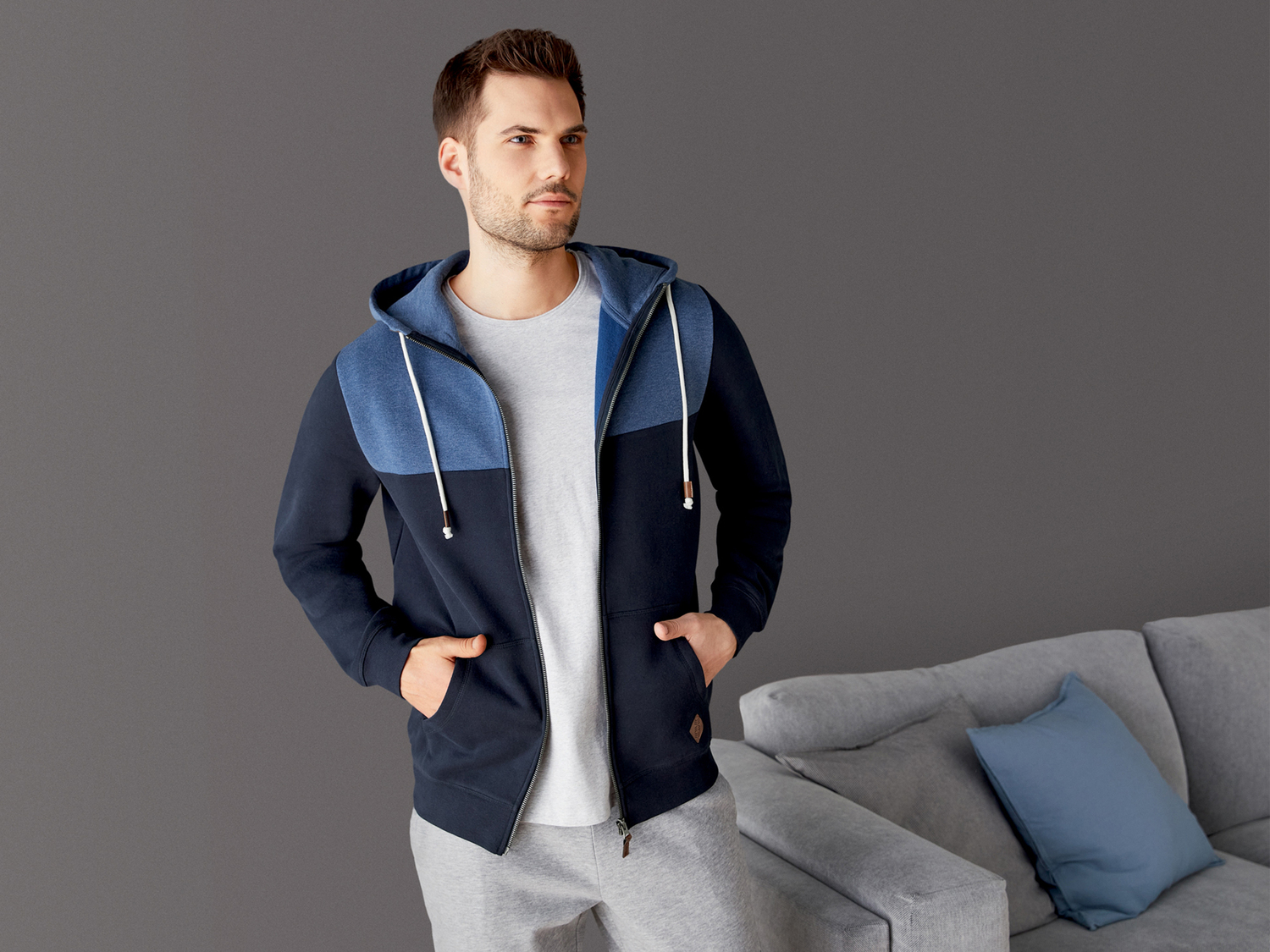 Felpa da uomo Livergy, prezzo 12.99 €
Misure: S-XL
Taglie disponibili
Caratteristiche
- ...