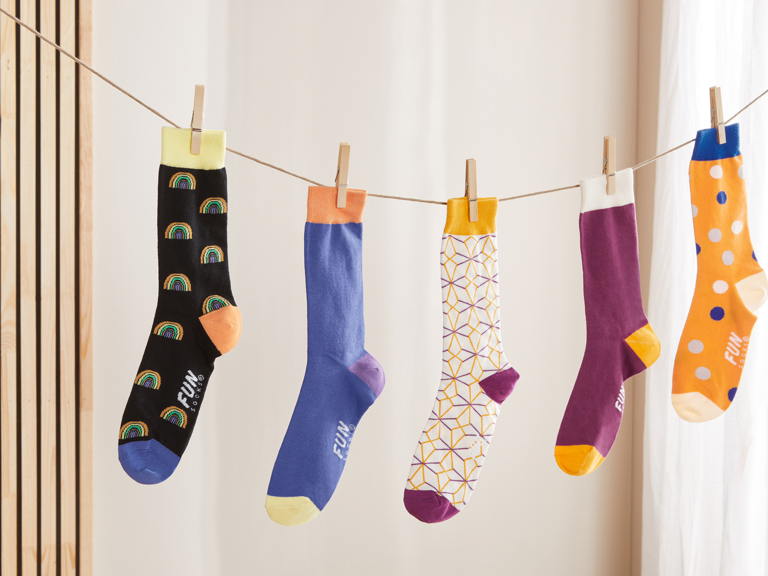 Calzini da uomo e da donna Fun-socks, prezzo 4.99 €
2 paia - Misure: ...