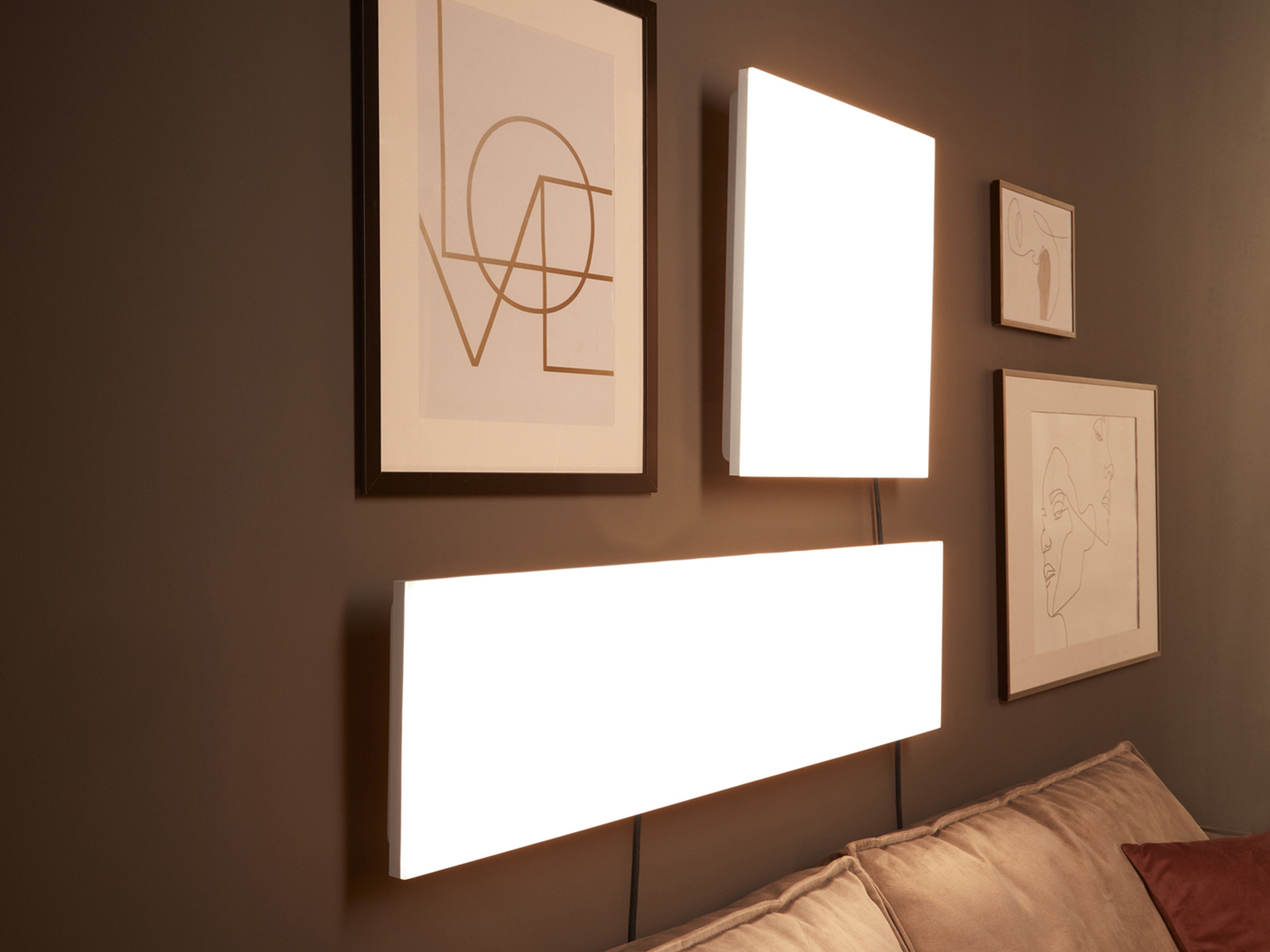 Pannello LED con telecomando Livarno, prezzo 49.00 €
- Montabile a parete ...
