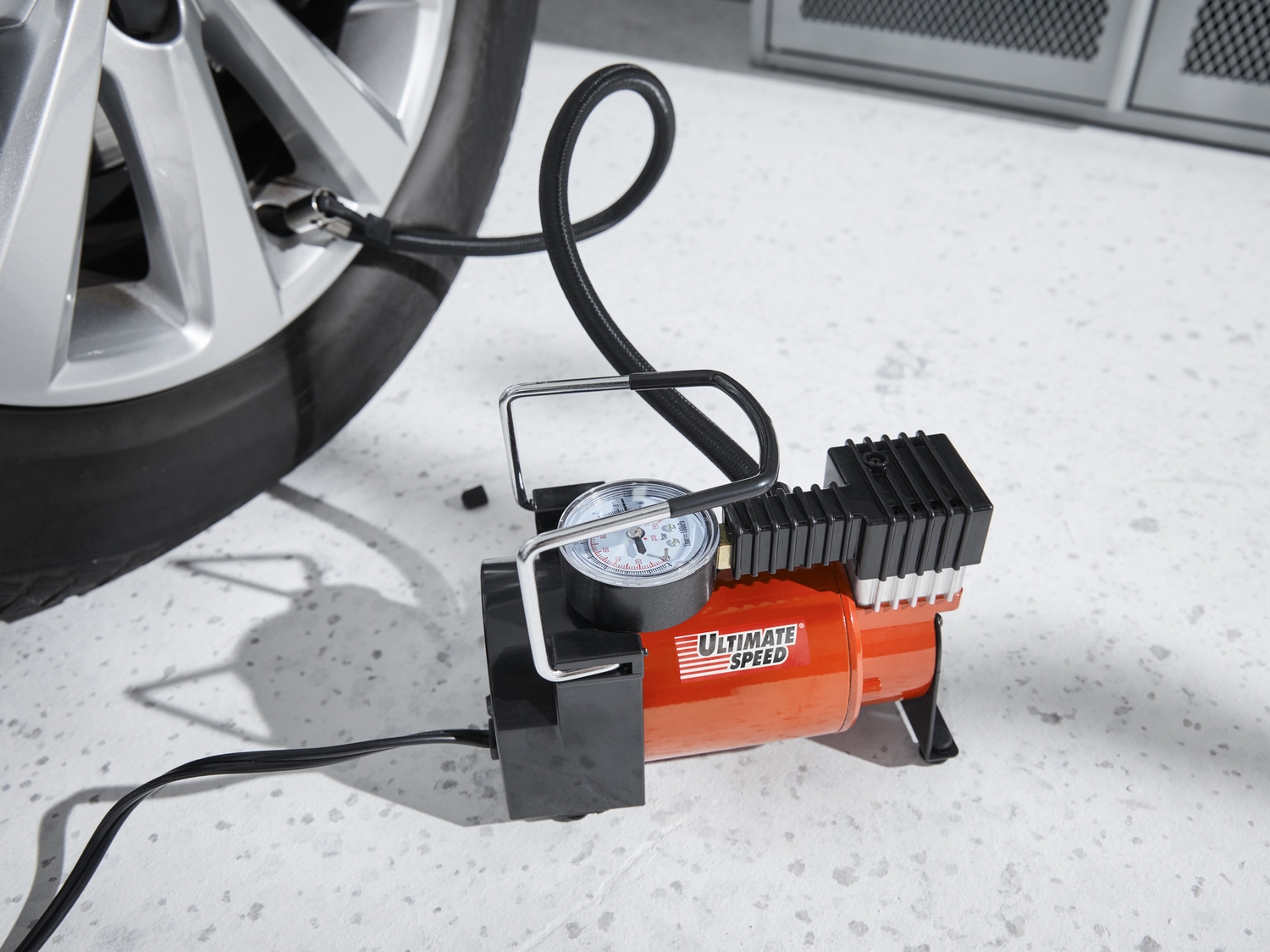 Mini compressore Prezzo-lidl, prezzo 19.99 €
- Con manometro integrato
- Funzionamento ...