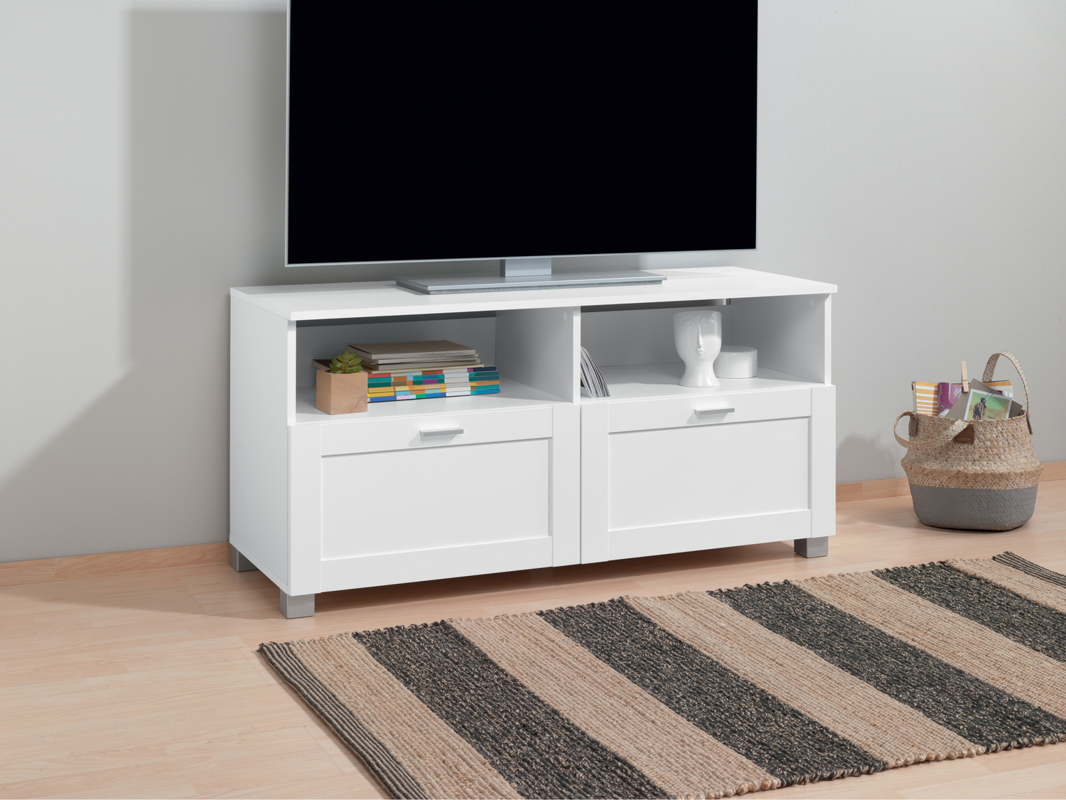 Mobile TV con 2 scomparti e 2 cassetti Livarno, prezzo 89.00 €
- Cassetti ...