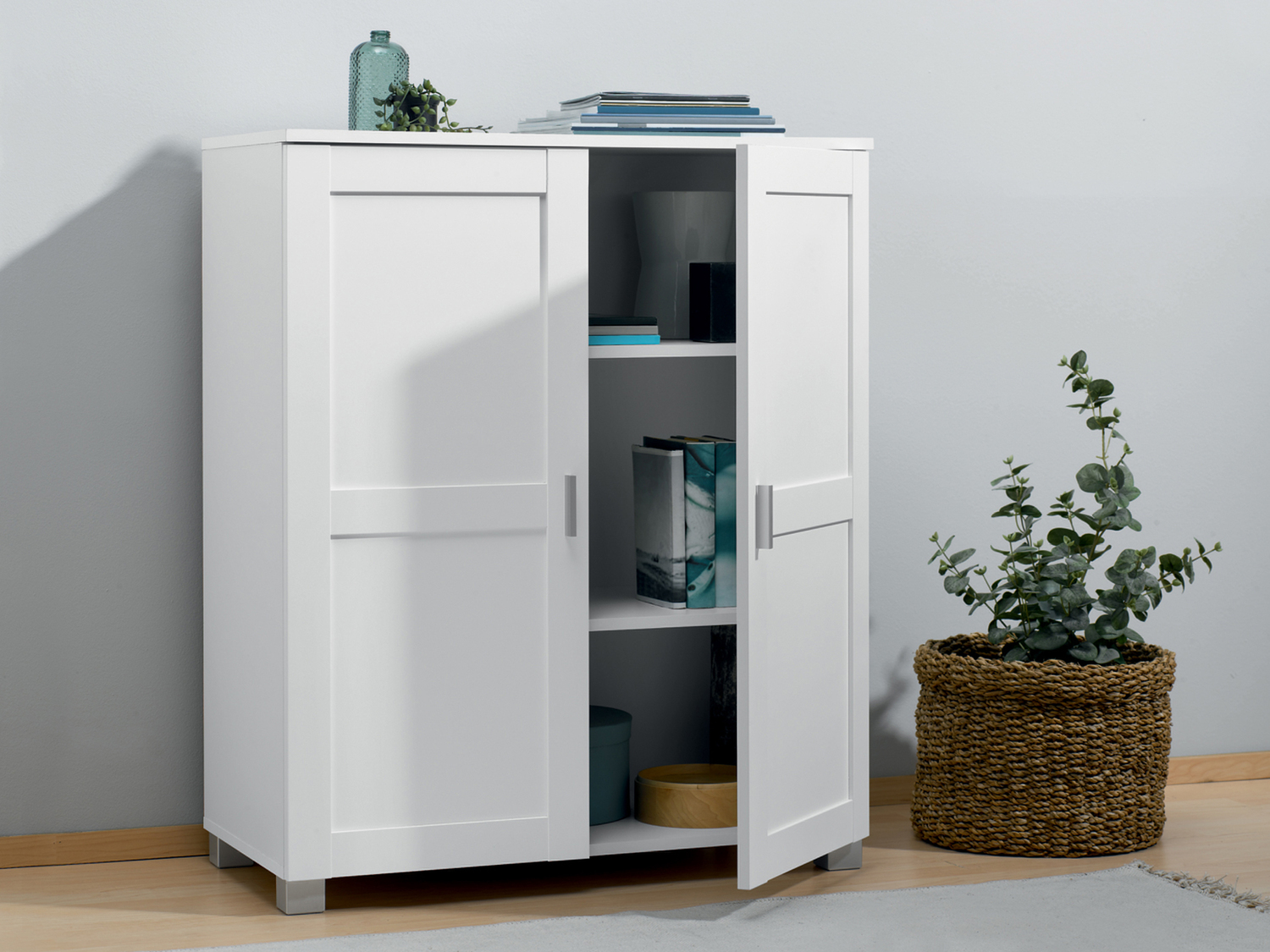 Mobiletto con 2 ante Livarno, prezzo 89.00 €
- Ripiano regolabile in ...