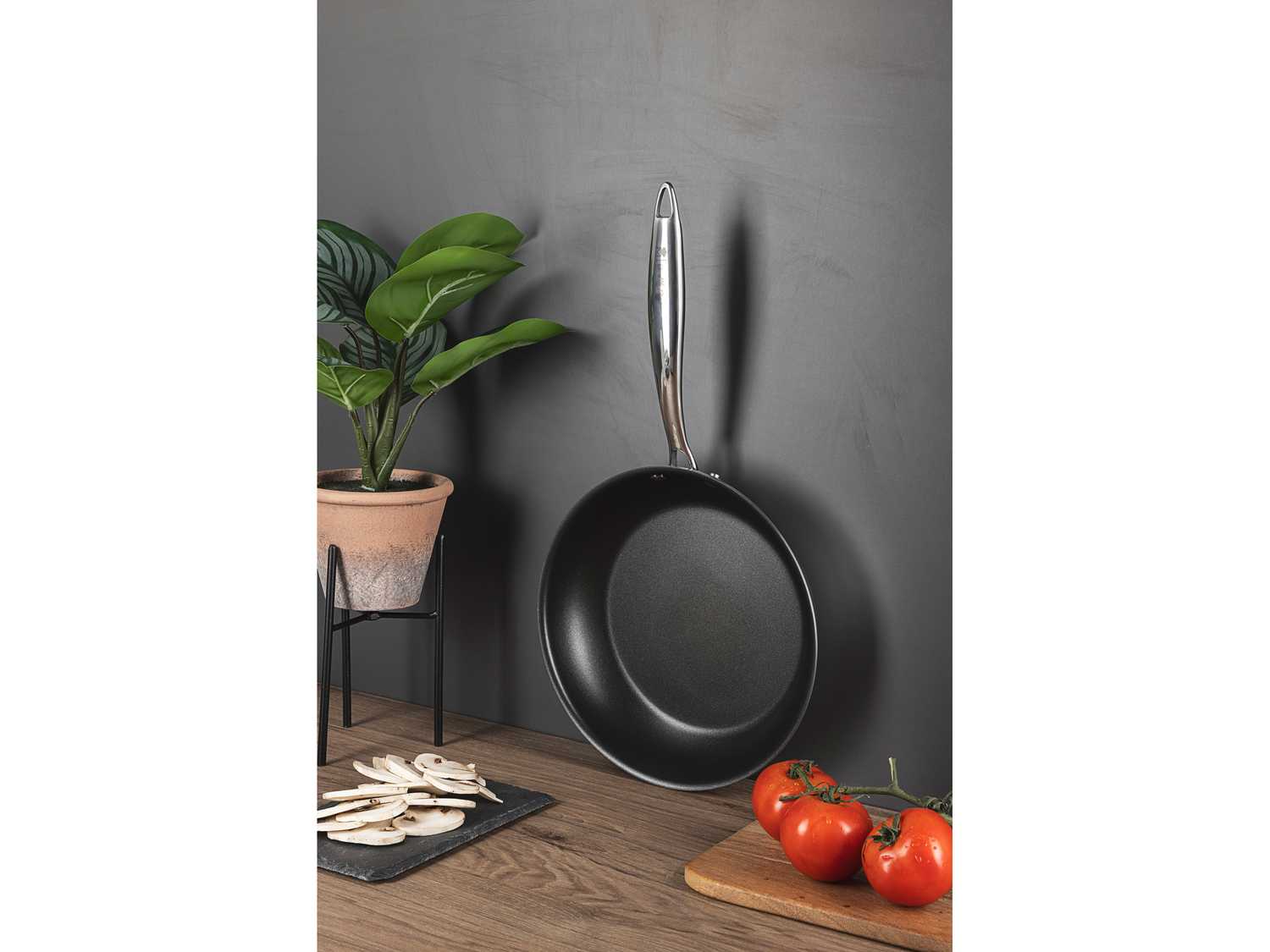 Padella Masterpro, prezzo 24.99 €
Ø 24 cm
- Per tutti i piani cottura, ...