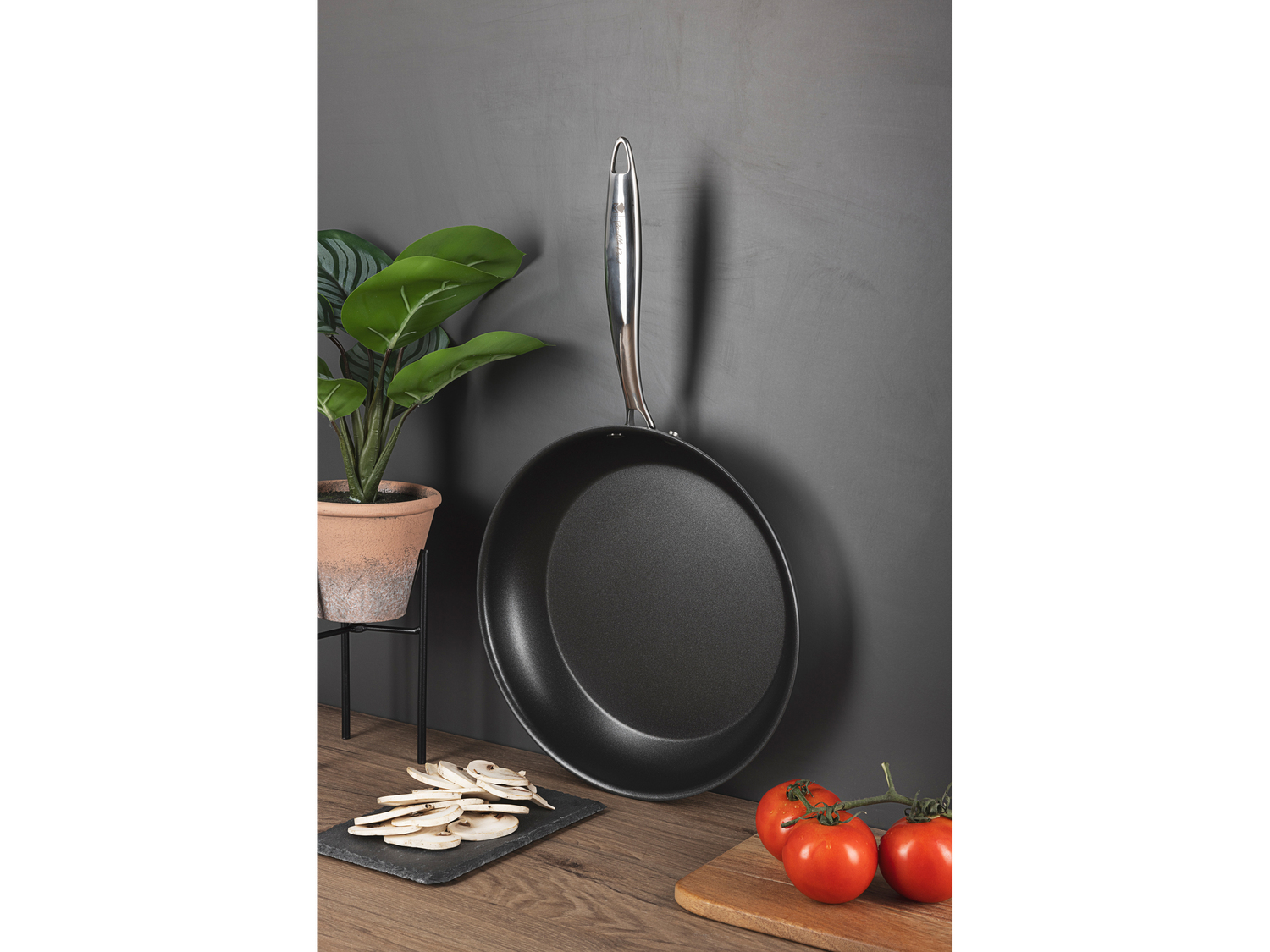 Padella Masterpro, prezzo 34.99 €
Ø 28 cm
- Per tutti i piani cottura, ...