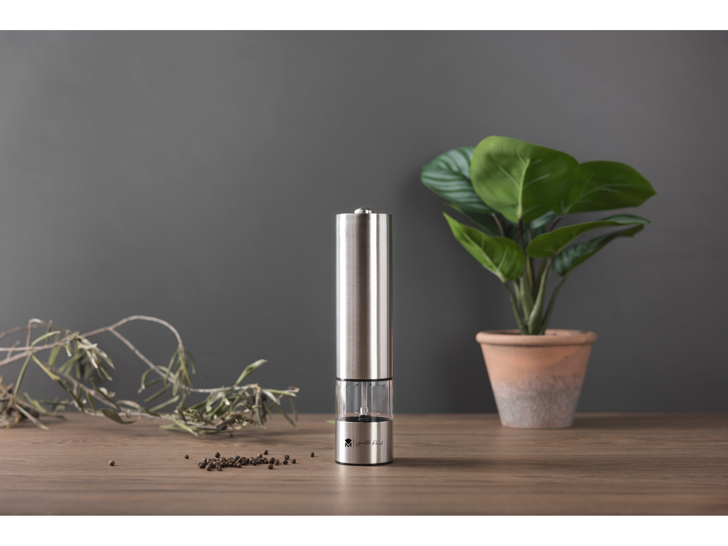 Macinasale/pepe elettrico Masterpro, prezzo 9.99 €
- Con macina in ceramica
- ...