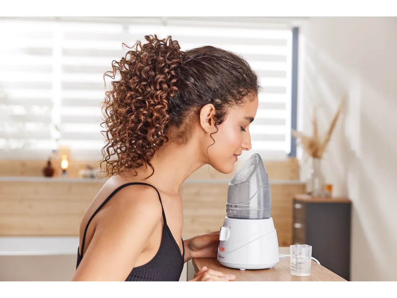 Sauna per il viso , prezzo 14.99 EUR 
Sauna per il viso 
- 2 livelli di potenza
- ...