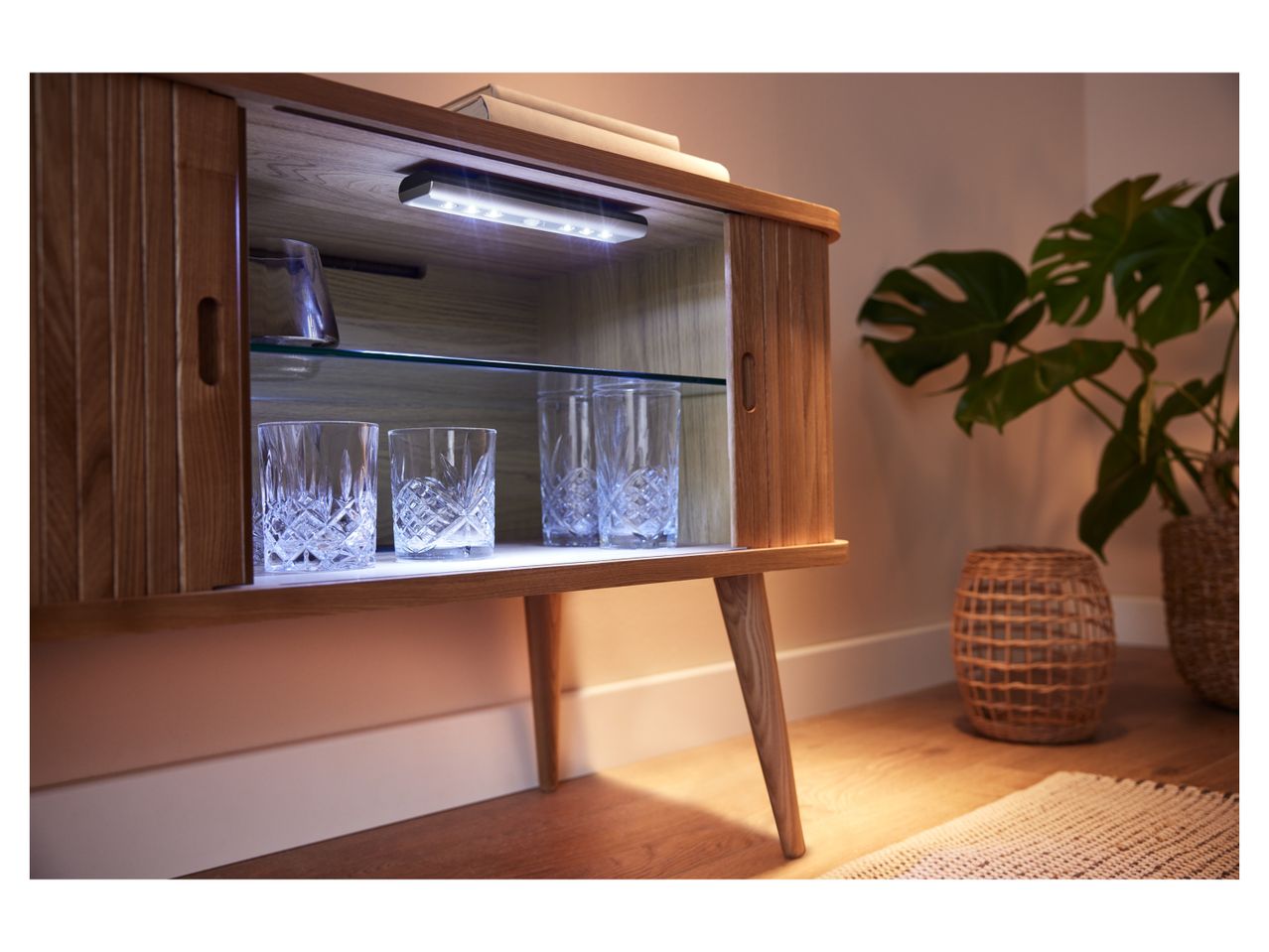 Lampada LED sottopensile con sensore , prezzo 4.99 EUR
Lampada LED sottopensile ...