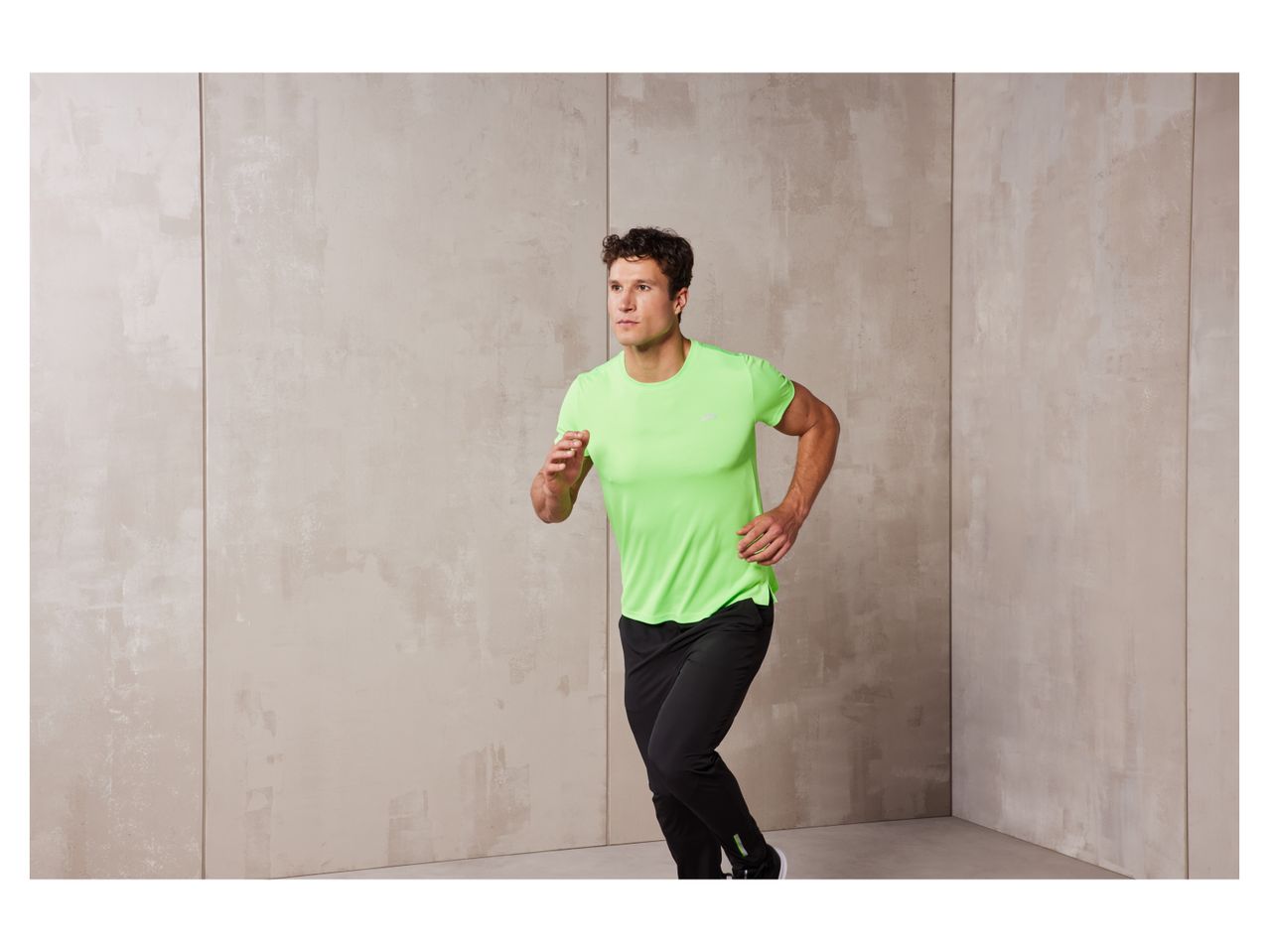 T-shirt sportiva da uomo , prezzo 4.99 EUR