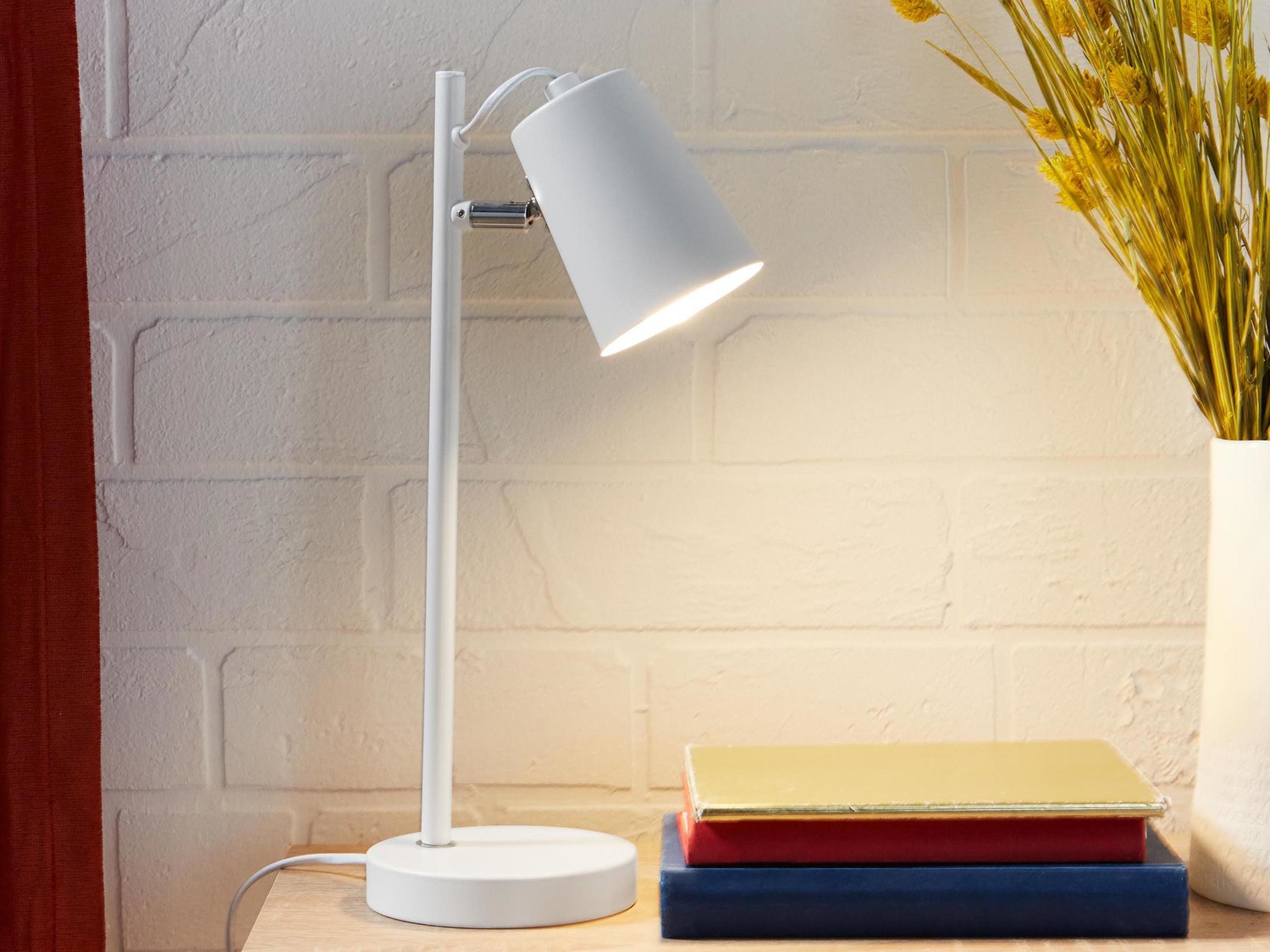 Lampada LED da tavolo Livarno Lux, prezzo 8.99 €
- 420 lm 5 W o 320 ...