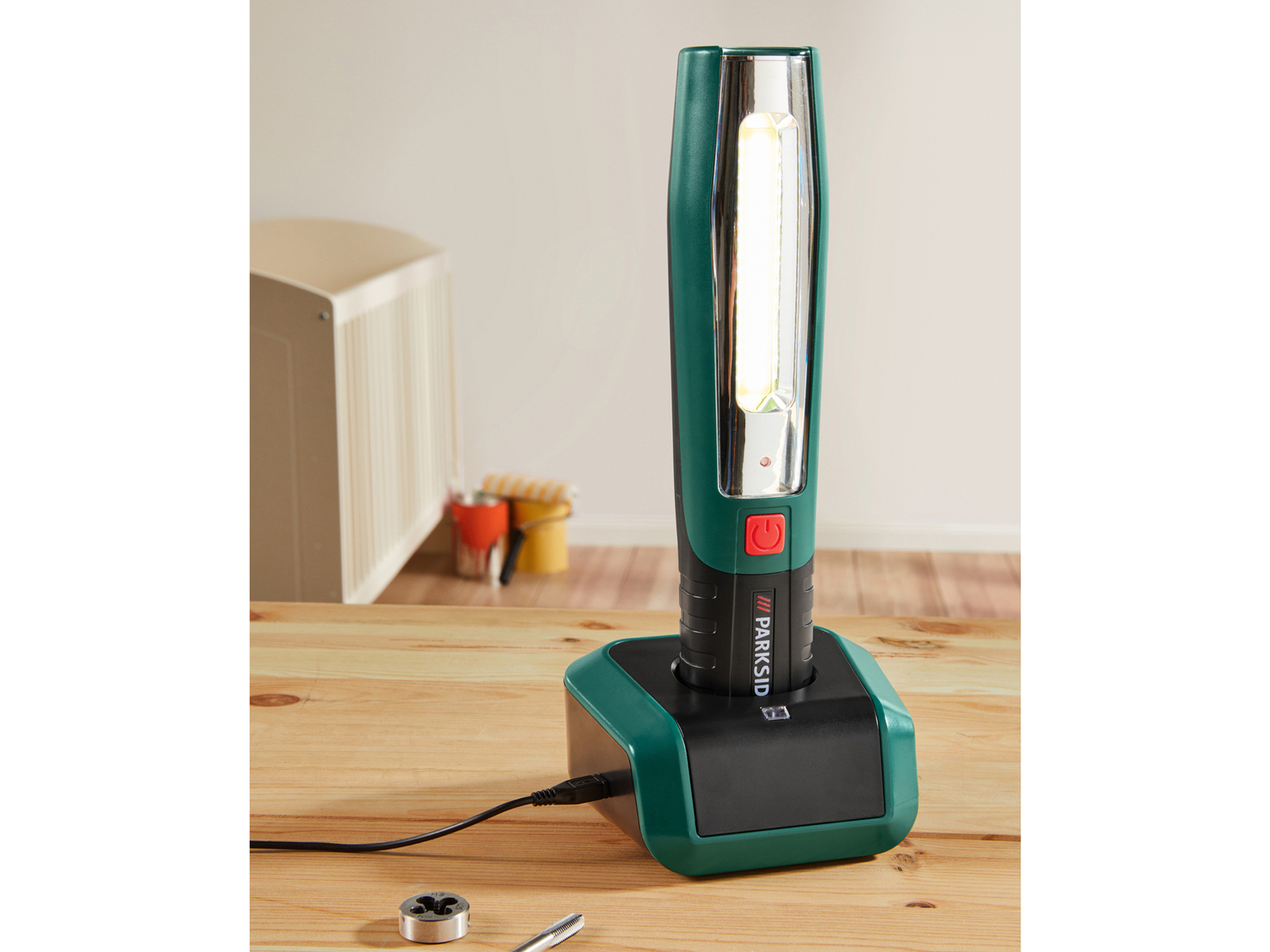 Torcia a LED con stazione di ricarica Parkside, prezzo 14.99 €
- Con ...