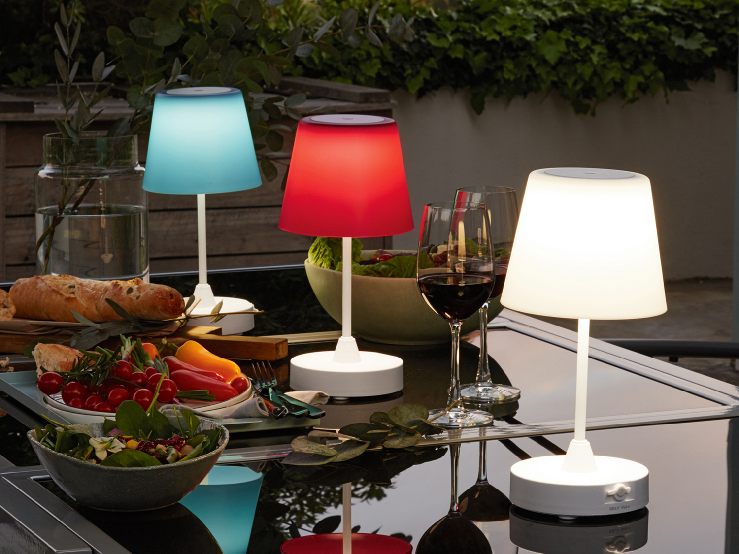 Lampada ricaricabile da tavolo Livarno Lux, prezzo 17.99 €
- Con 2 paralumi ...