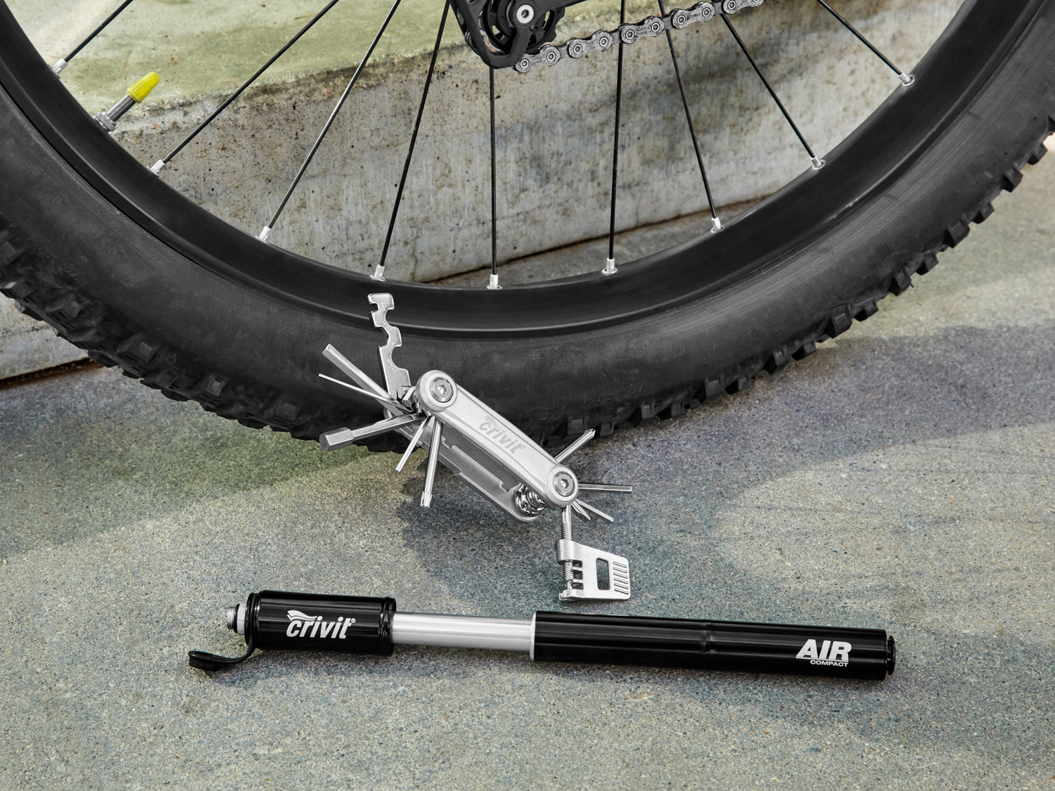 Mini pompa o attrezzo per bici Crivit, prezzo 4.99 €
Mini pompa
- In ...