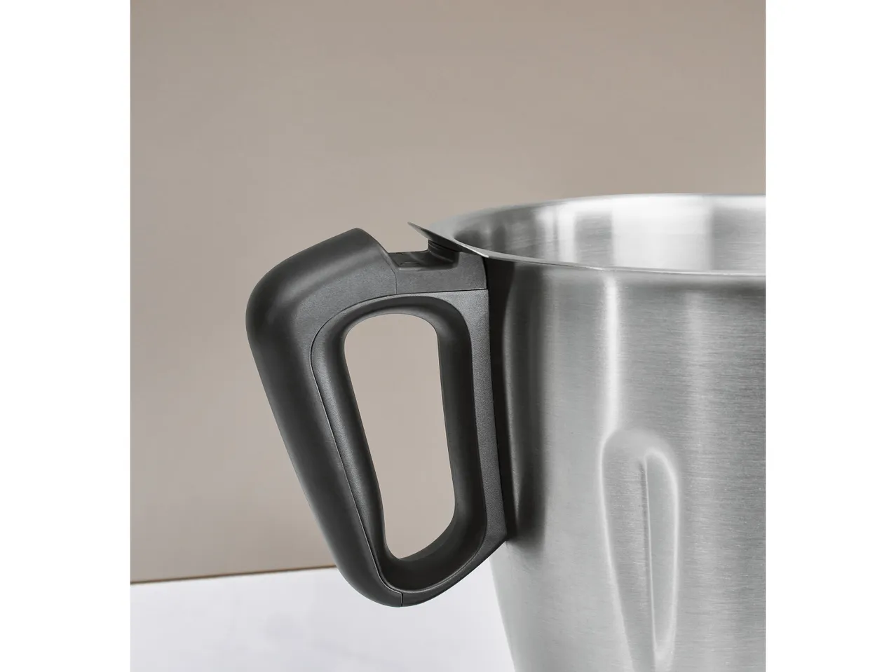 Robot da cucina multifunzione Monsieur , prezzo 399 EUR
Robot da cucina multifunzione ...