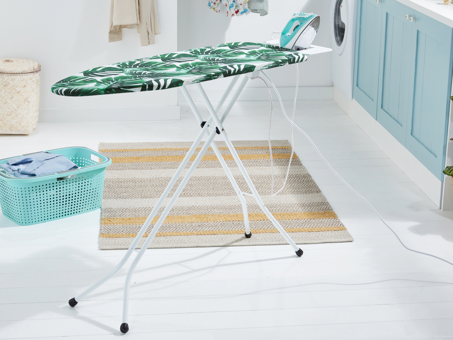 Asse da stiro con presa elettrica AquaPur, prezzo 29.99 €
- Regolabile ...