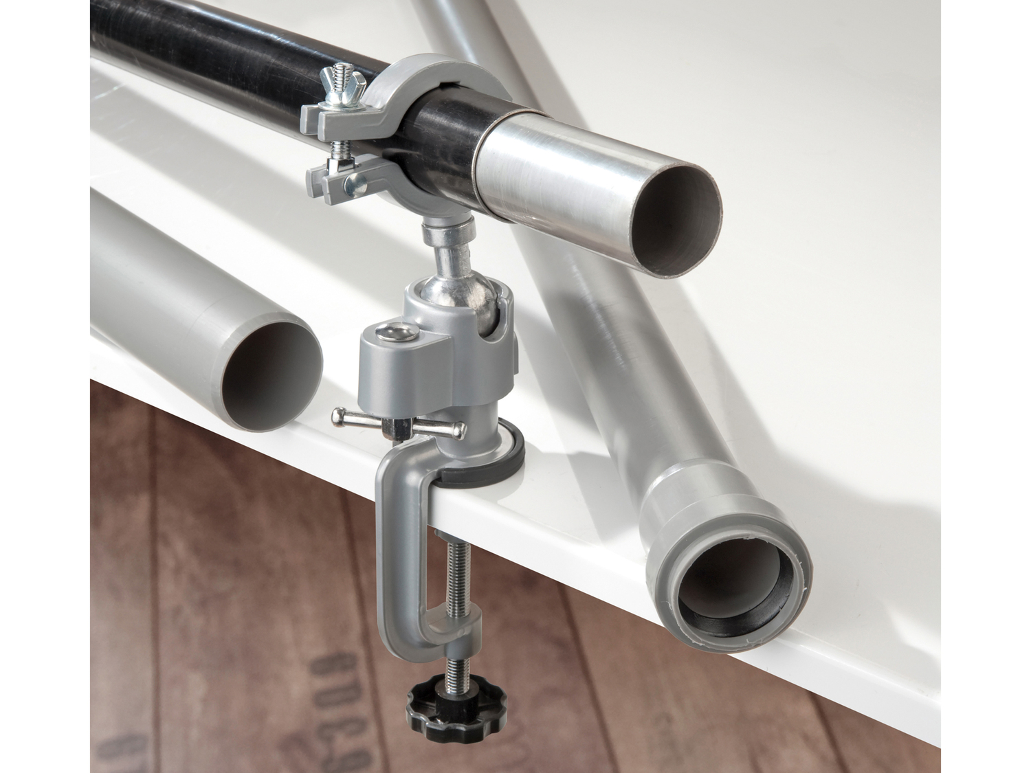 Morsa da banco Parkside, prezzo 11.99 € 
- Per piani di lavoro con spessore di ...