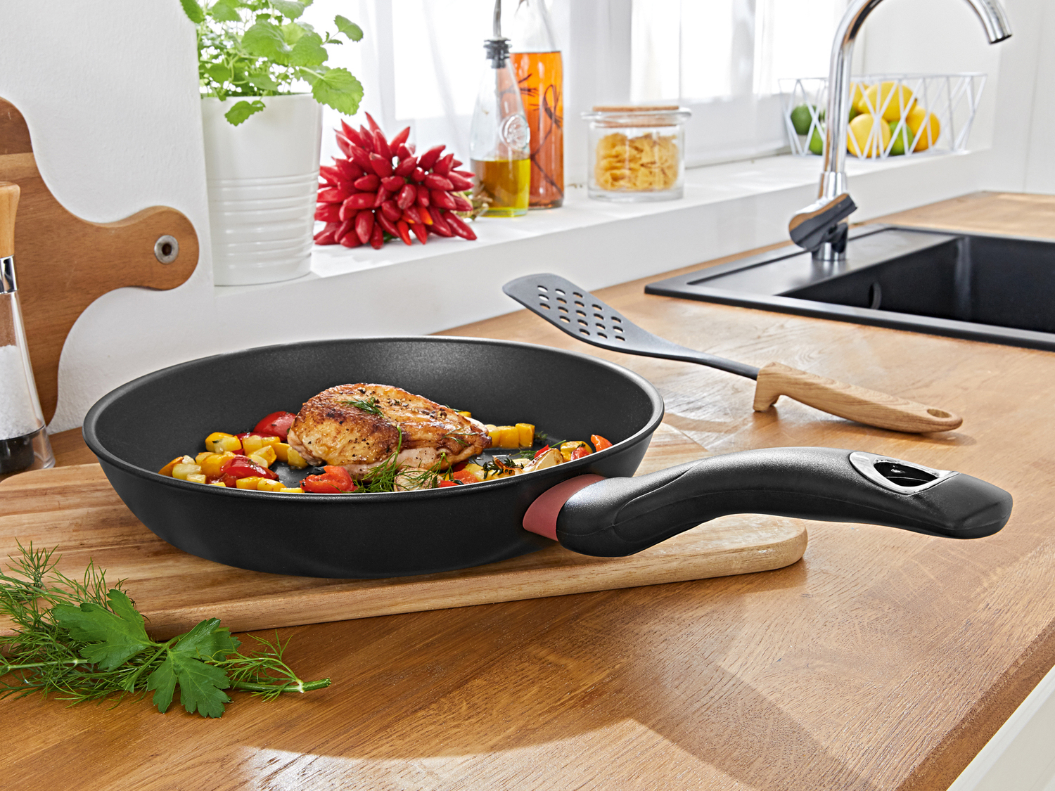 Padella Ernesto, prezzo 17.99 €
Ø 28 cm
- Sensore di calore: si colora ...