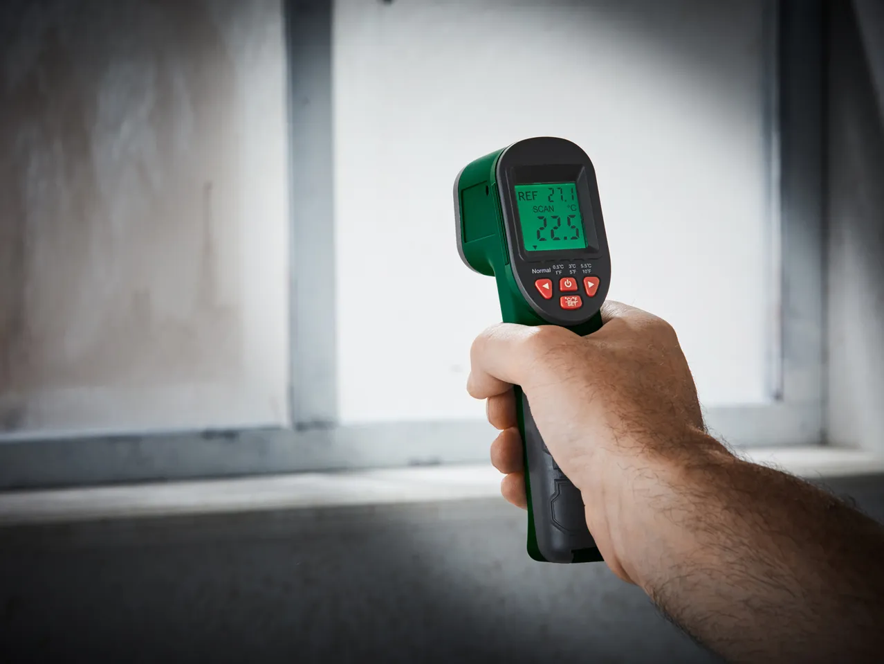 Misuratore di temperatura ad infrarossi , prezzo 12.99 EUR 
Misuratore di temperatura ...