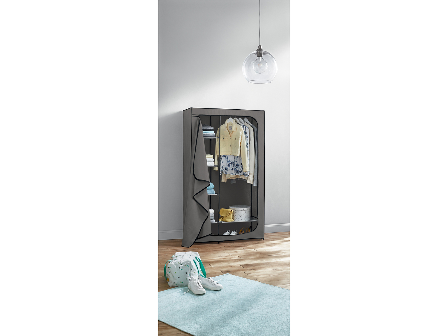 Armadio in tessuto Livarno Living, prezzo 19.99 €
- 2 ripiani grandi ...