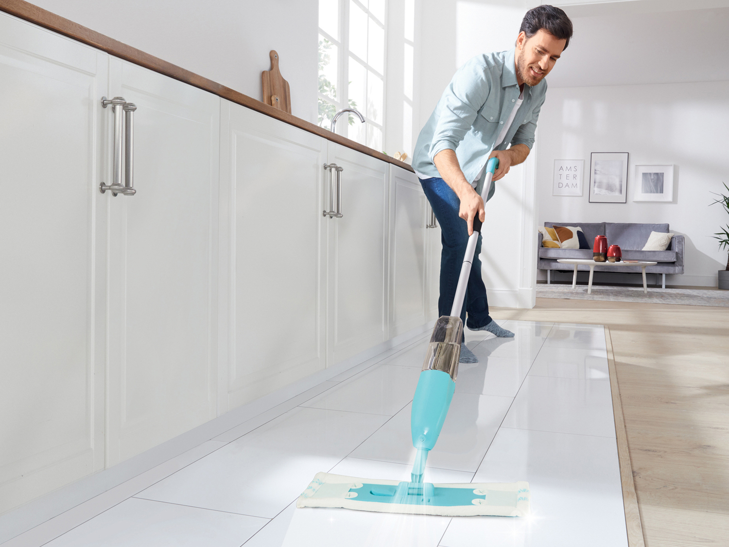 Lavapavimenti AquaPur, prezzo 11.99 €
- Con funzione spruzzo
- 2 panni inclusi
- ...