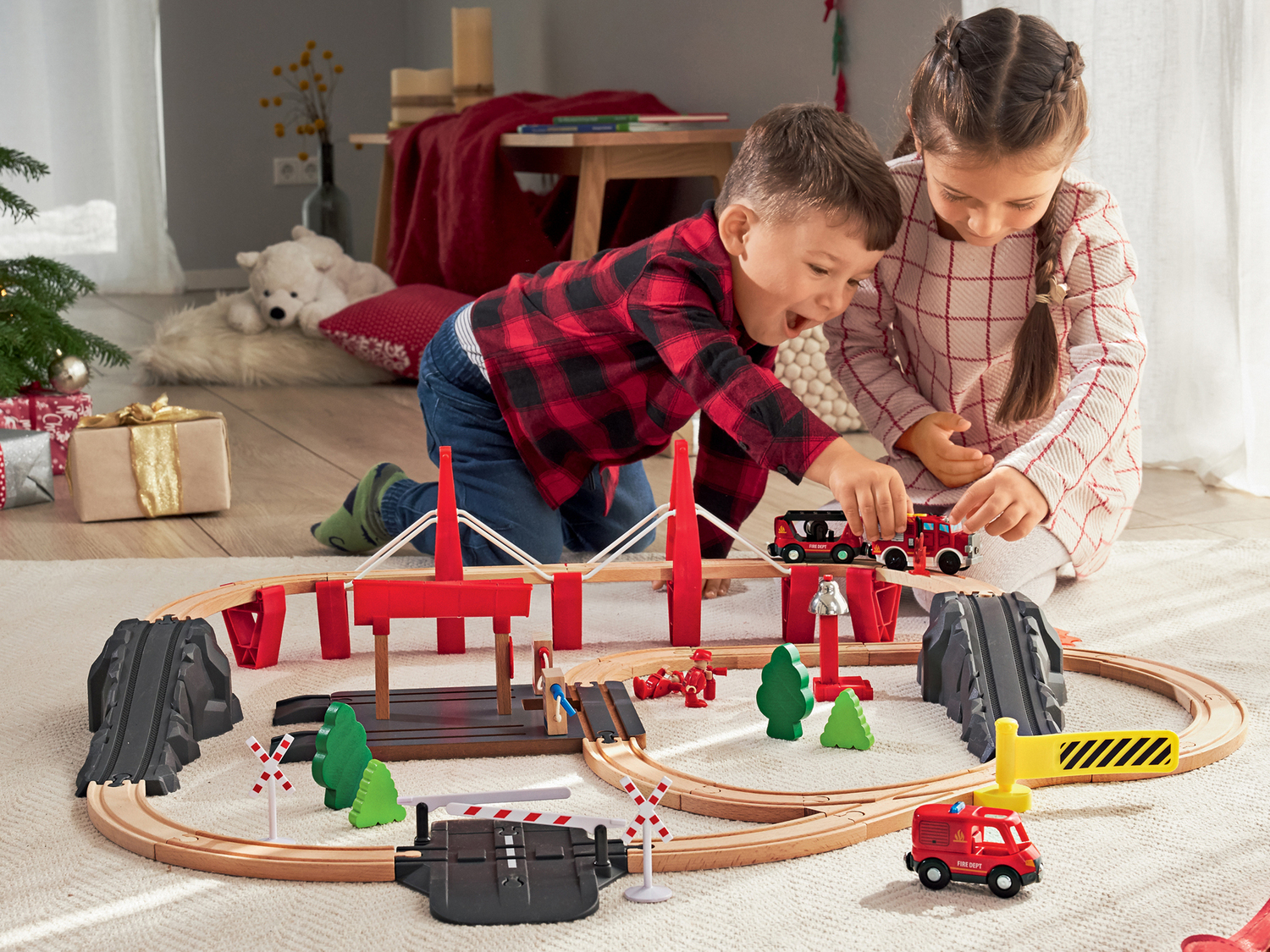 Pista Fattoria o Vigili del fuoco Playtive, prezzo 19.99 &#8364; 
- Batterie ...