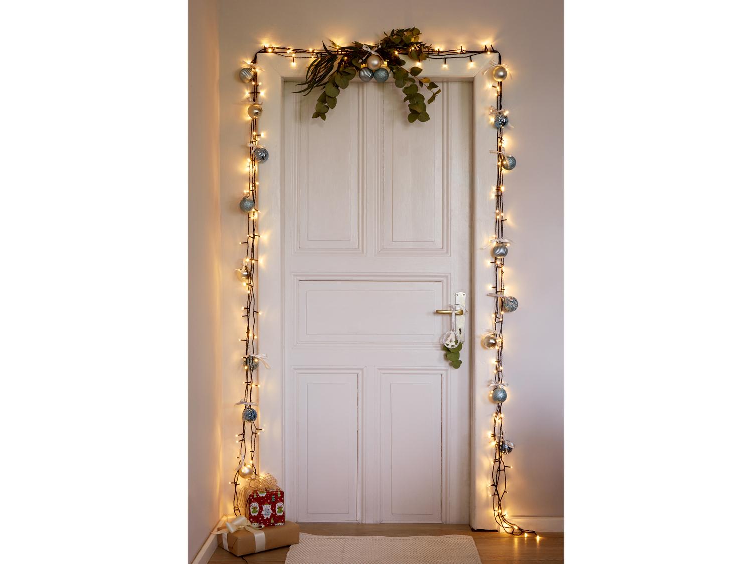 Catena luminosa 180 o 200 LED Melinera, prezzo 9.99 €
- Per ambienti ...