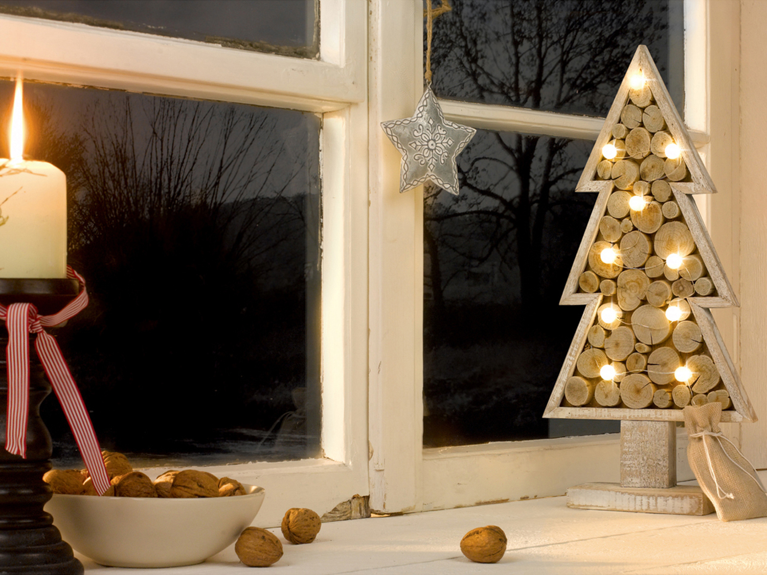 Decorazioni in legno con LED Melinera, prezzo 9.99 €
- Con luce bianca ...
