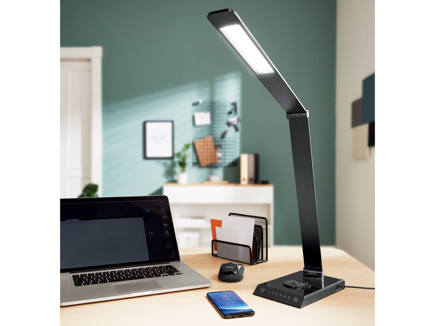 Lampada LED per scrivania con caricabatterie ad induzione Livarno Lux, prezzo 29.99 ...