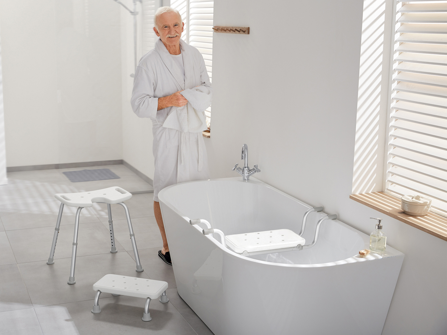 Sgabello per doccia o vasca da bagno Ridder, prezzo 22.99 €
- Telaio ...