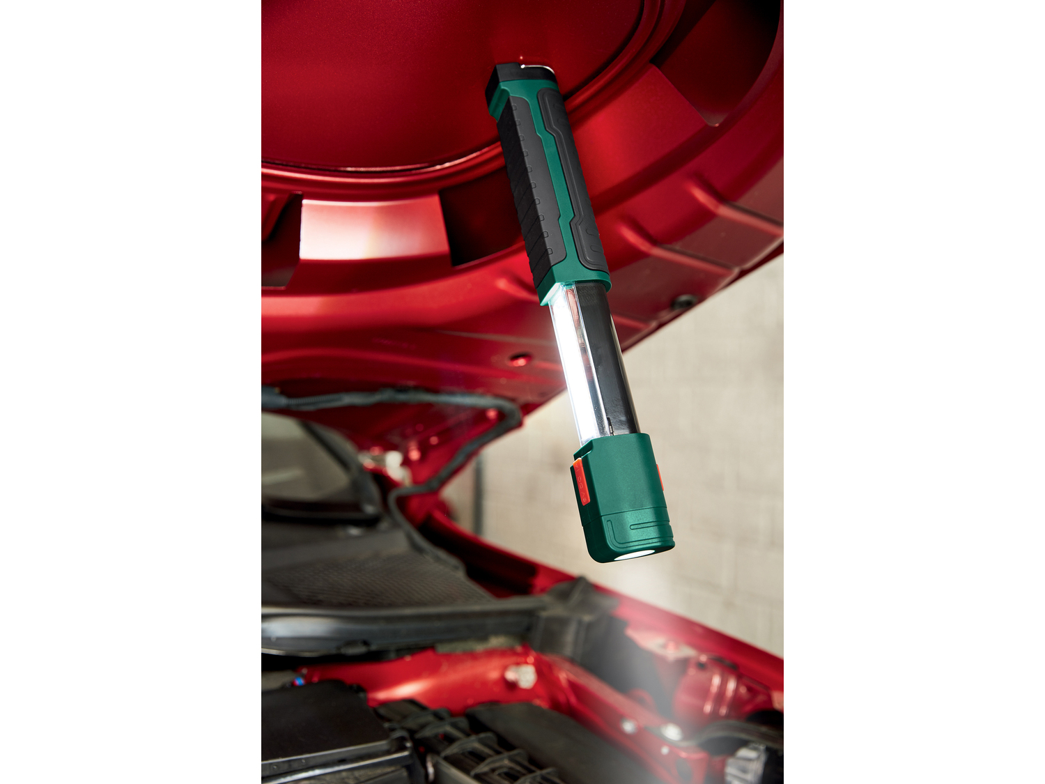 Lampada da lavoro ricaricabile Parkside, prezzo 12.99 €
- Base con magnete
In ...