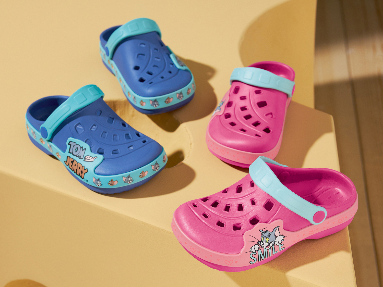 Clogs per bambini Tom-and-jerry, prezzo 3.99 &#8364; 
Misure: 24-29
Taglie disponibili

Caratteristiche
 ...