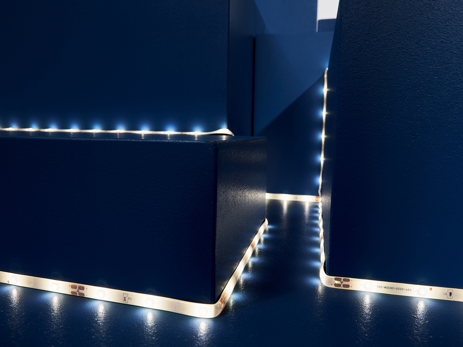 Striscia LED Tuv-sud-gs, prezzo 6.49 €
3 m
- Accorciabile a piacere e autoadesiva
- ...