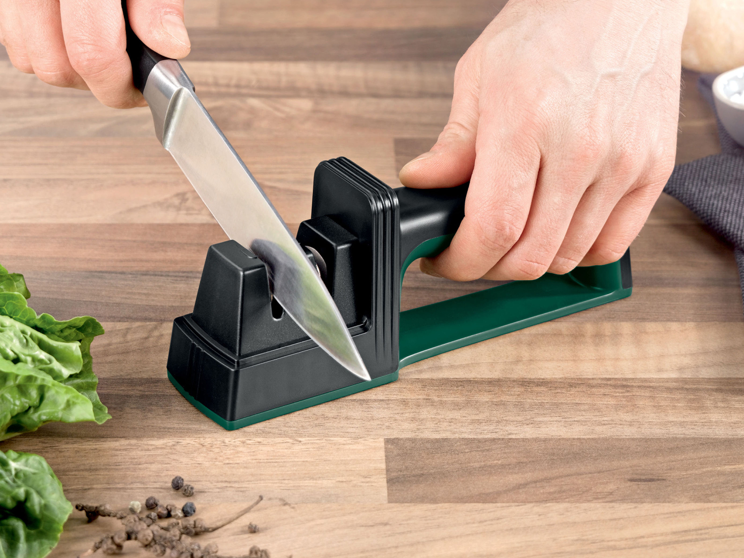 Affilatore per coltelli e asce Parkside, prezzo 6.99 €
- Mole abrasive ...