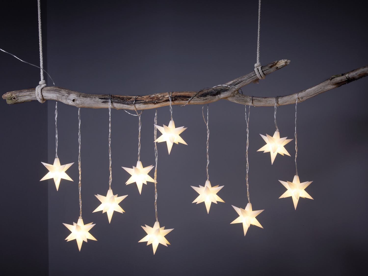 Catena luminosa LED Livarno, prezzo 12.99 €
- Per ambienti interni ed esterni
- ...