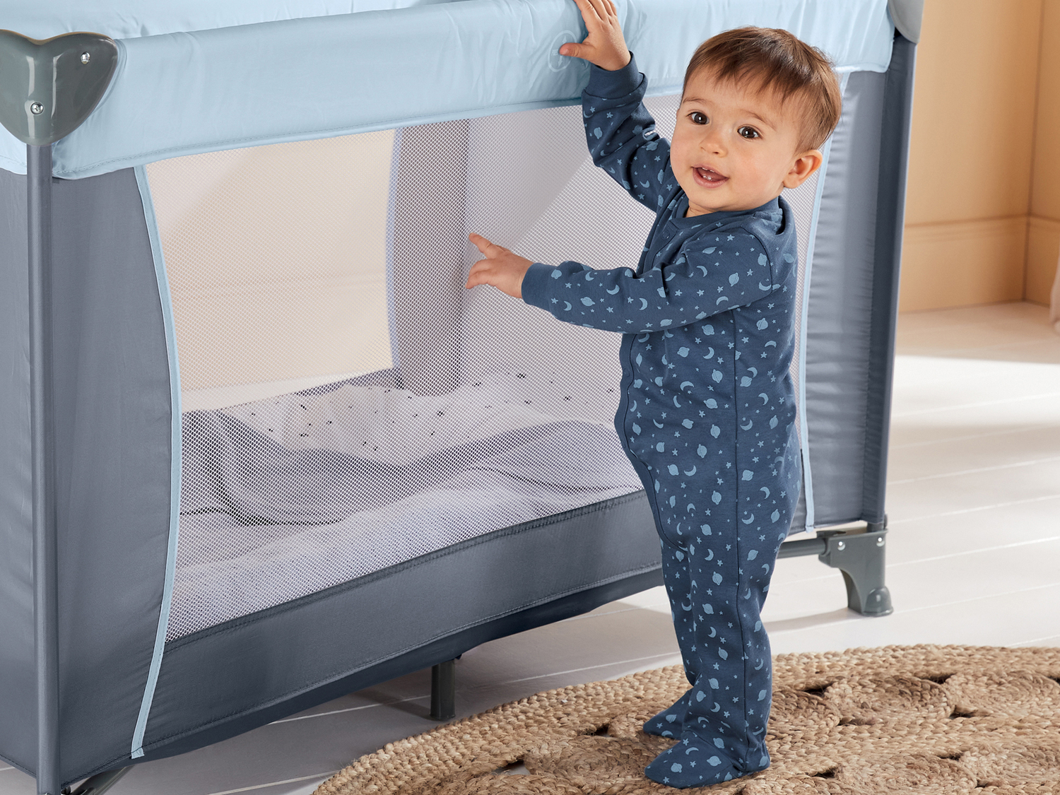 Pigiama intero da neonato Lupilu, prezzo 4.99 €
Misure: 2-24 mesi
- ...