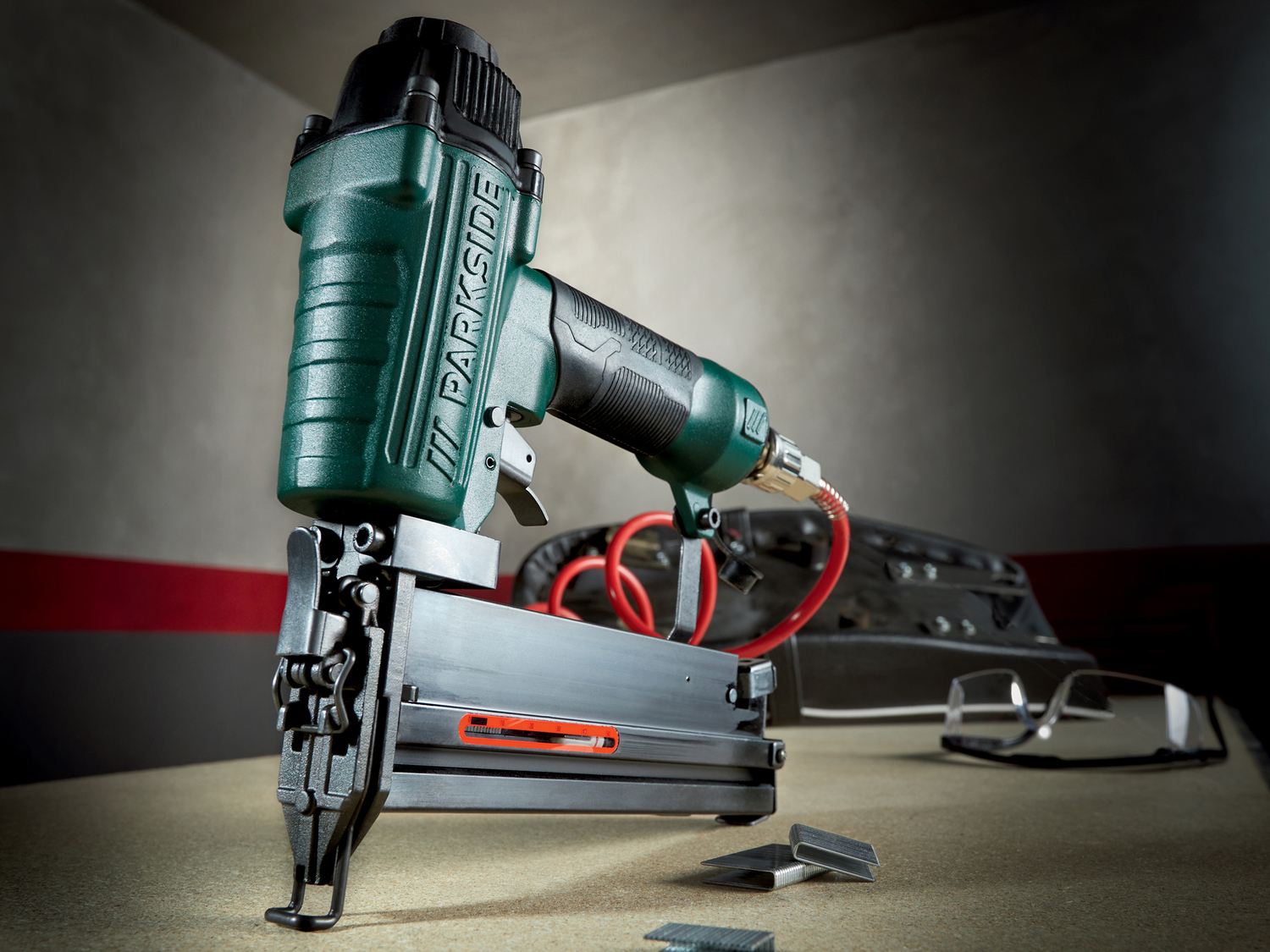 Pistola sparapunti ad aria compressa Parkside, prezzo 19.99 €
- Scatto ...