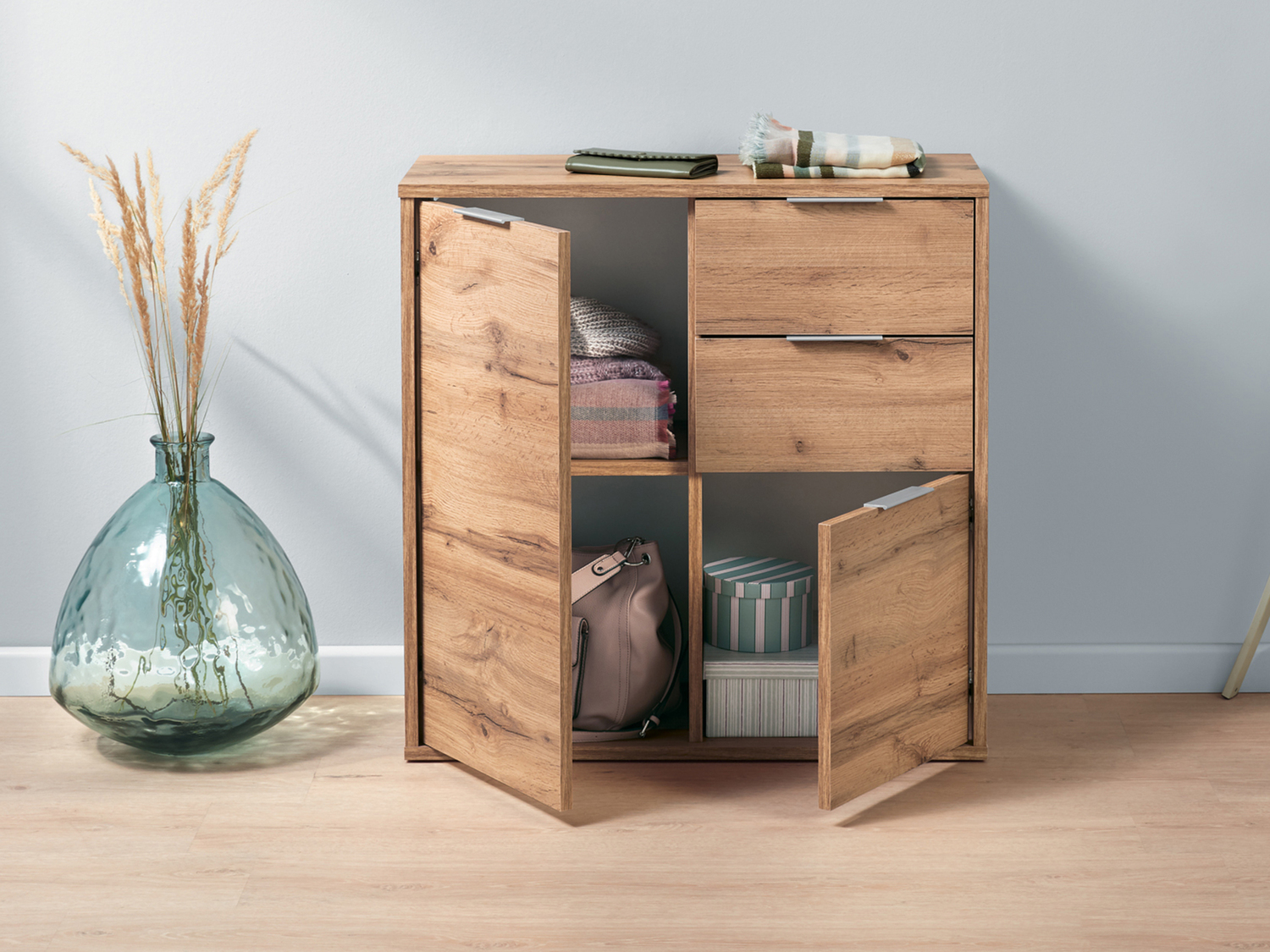 Mobiletto con 2 ante e 2 cassetti Livarno, prezzo 65.00 €
- Dimensioni: ...