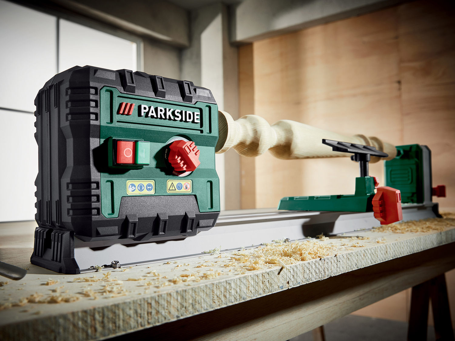 Tornio per legno Parkside, prezzo 99.00 €
- Con regolazione elettronica continua ...